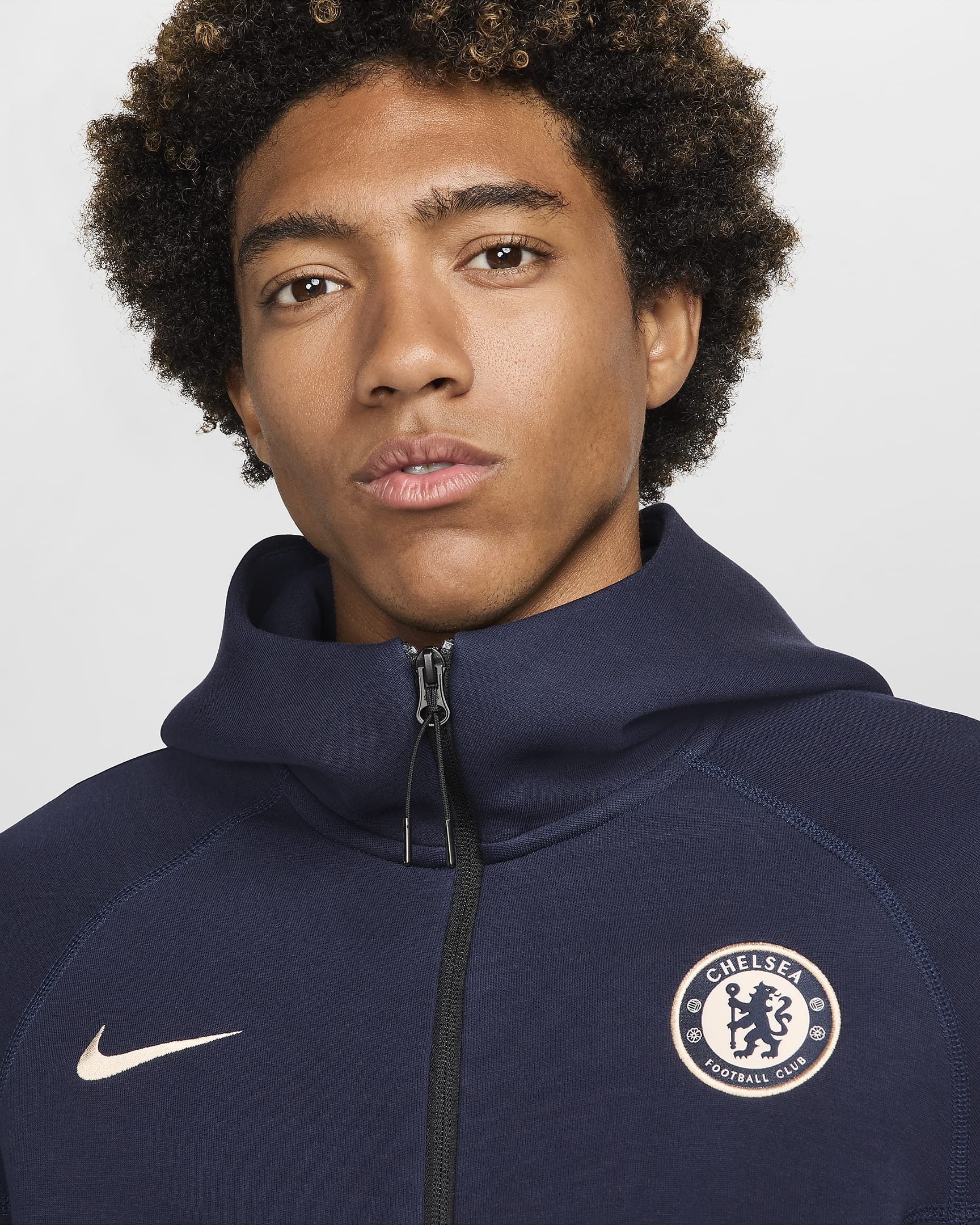 Hoodie de futebol com fecho completo Nike Tech Fleece Windrunner Chelsea F.C. para homem - Obsidian/Guava Ice