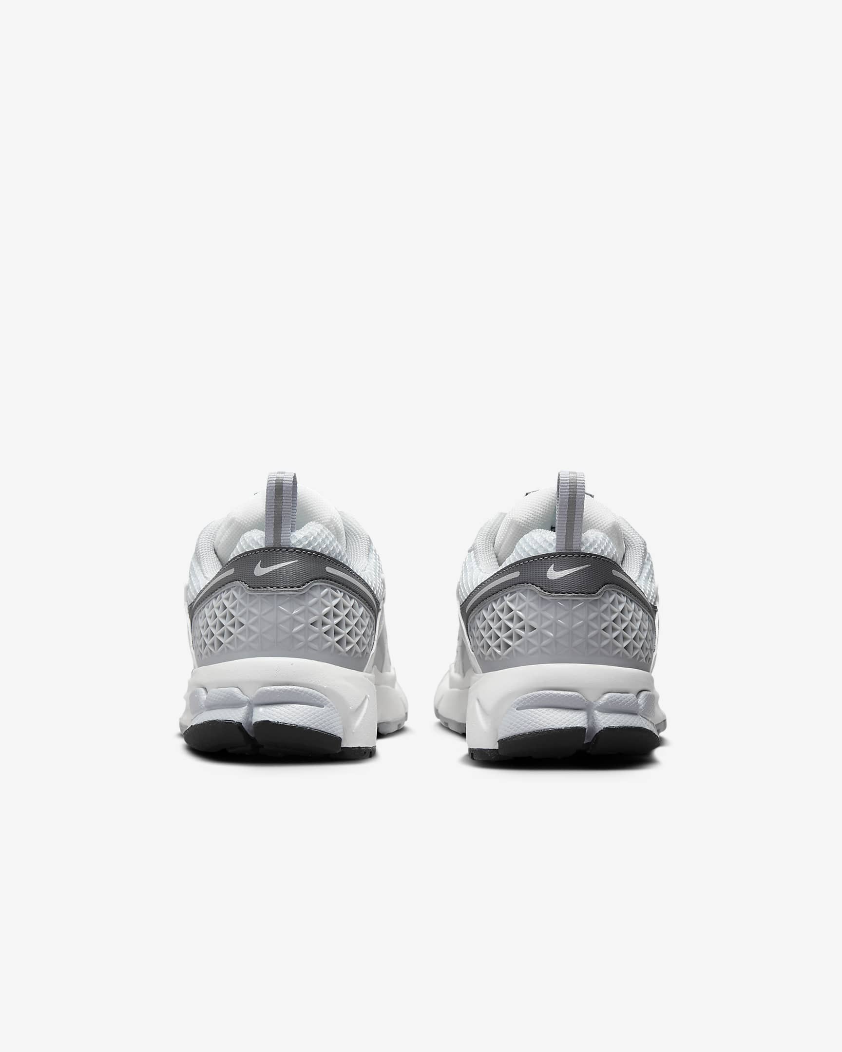 Nike Vomero 5 Schuh (ältere Kinder) - Pure Platinum/Summit White/Dark Grey/Metallic Silver