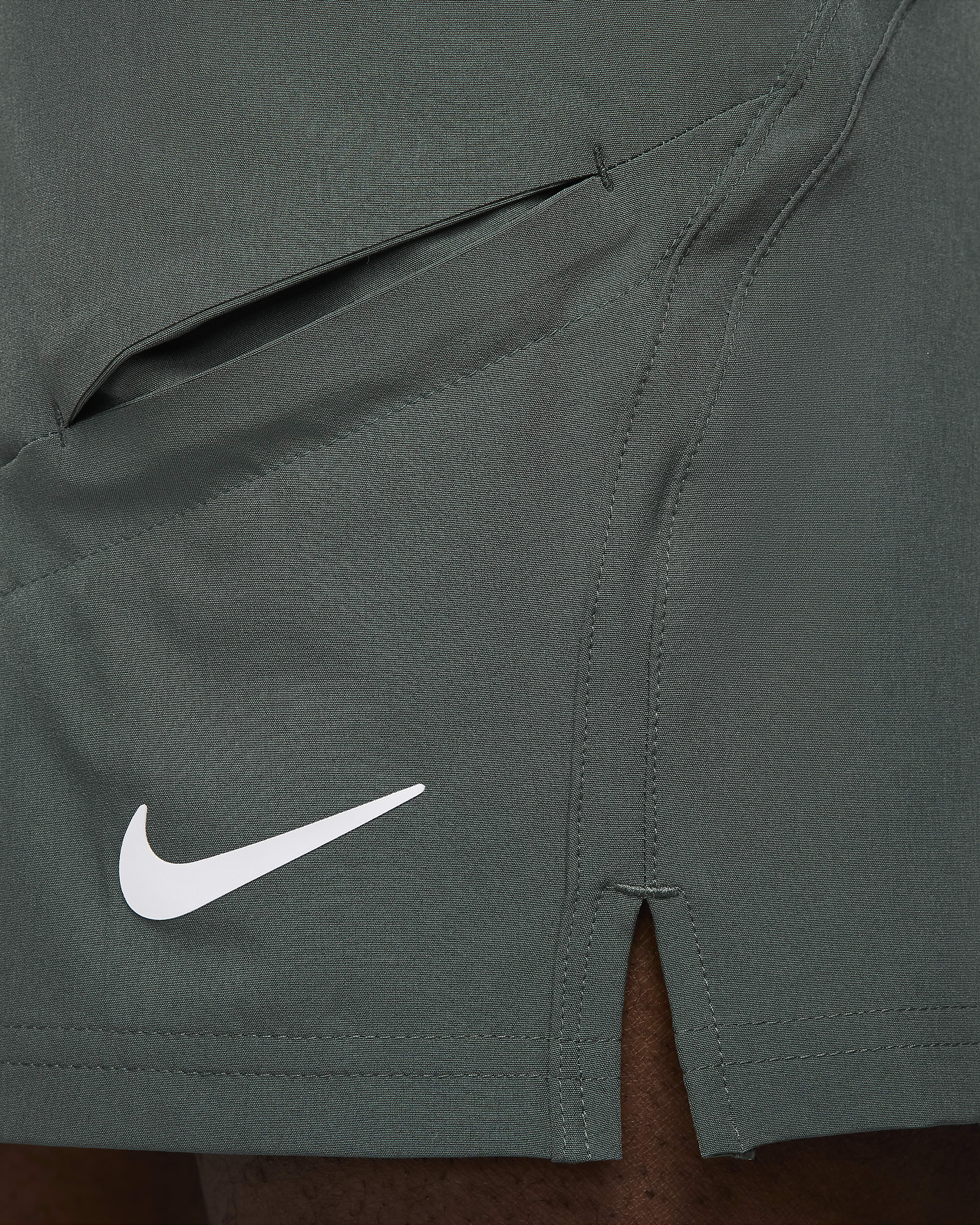 NikeCourt Advantage Dri-FIT tennisshorts voor heren (18 cm) - Vintage Green/Wit