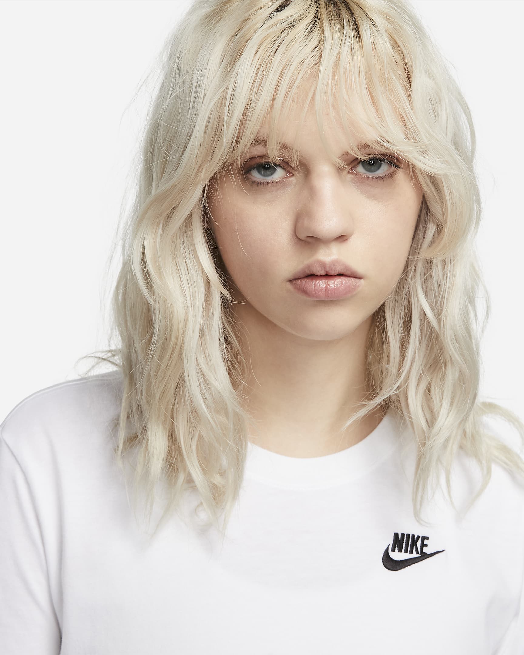 Γυναικείο T-Shirt Nike Sportswear Club Essentials - Λευκό/Μαύρο