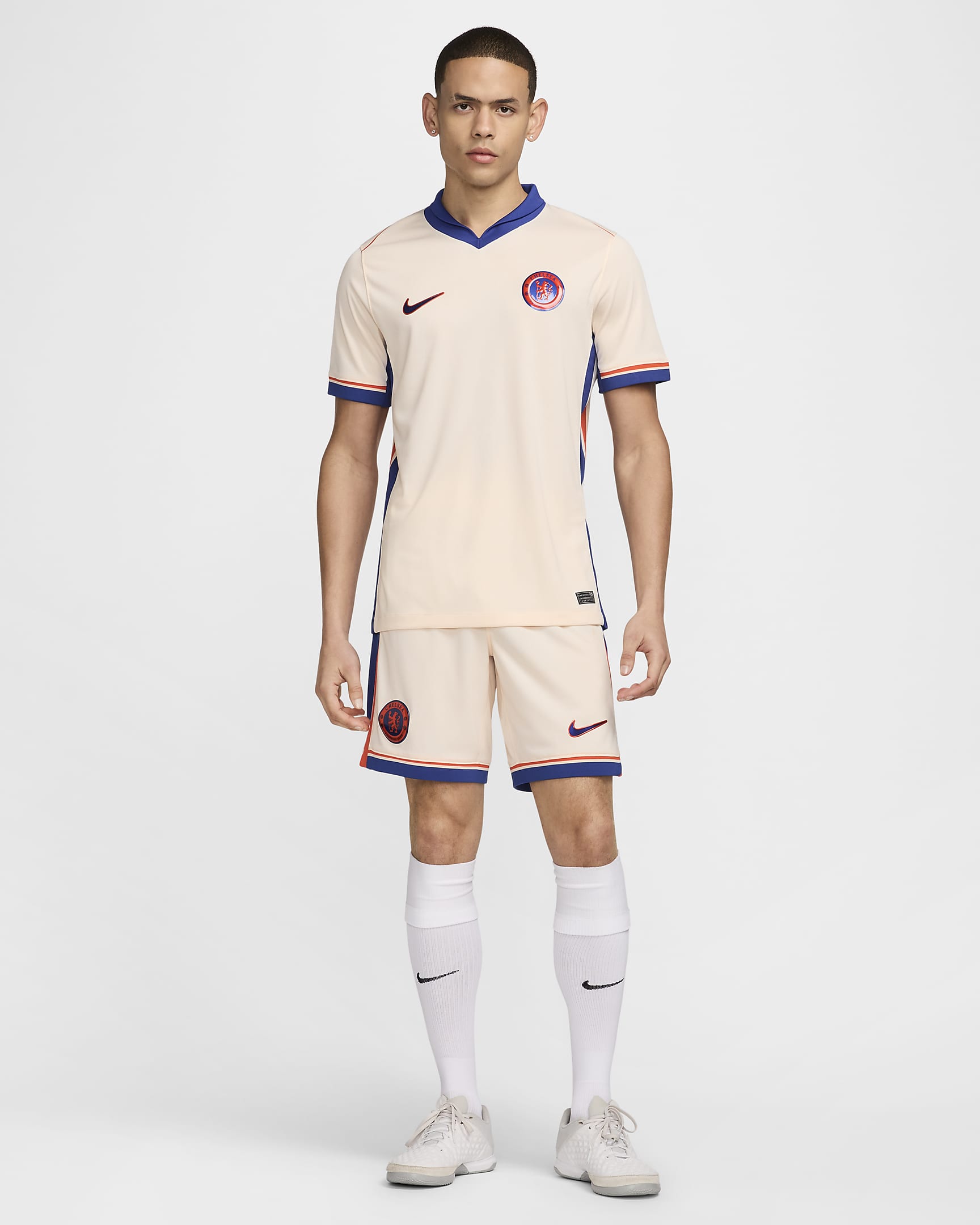 Chelsea FC 2024/25 Stadium Away Nike Replika-Fußballtrikot mit Dri-FIT-Technologie (Herren) - Guava Ice/Team Orange/Rush Blue