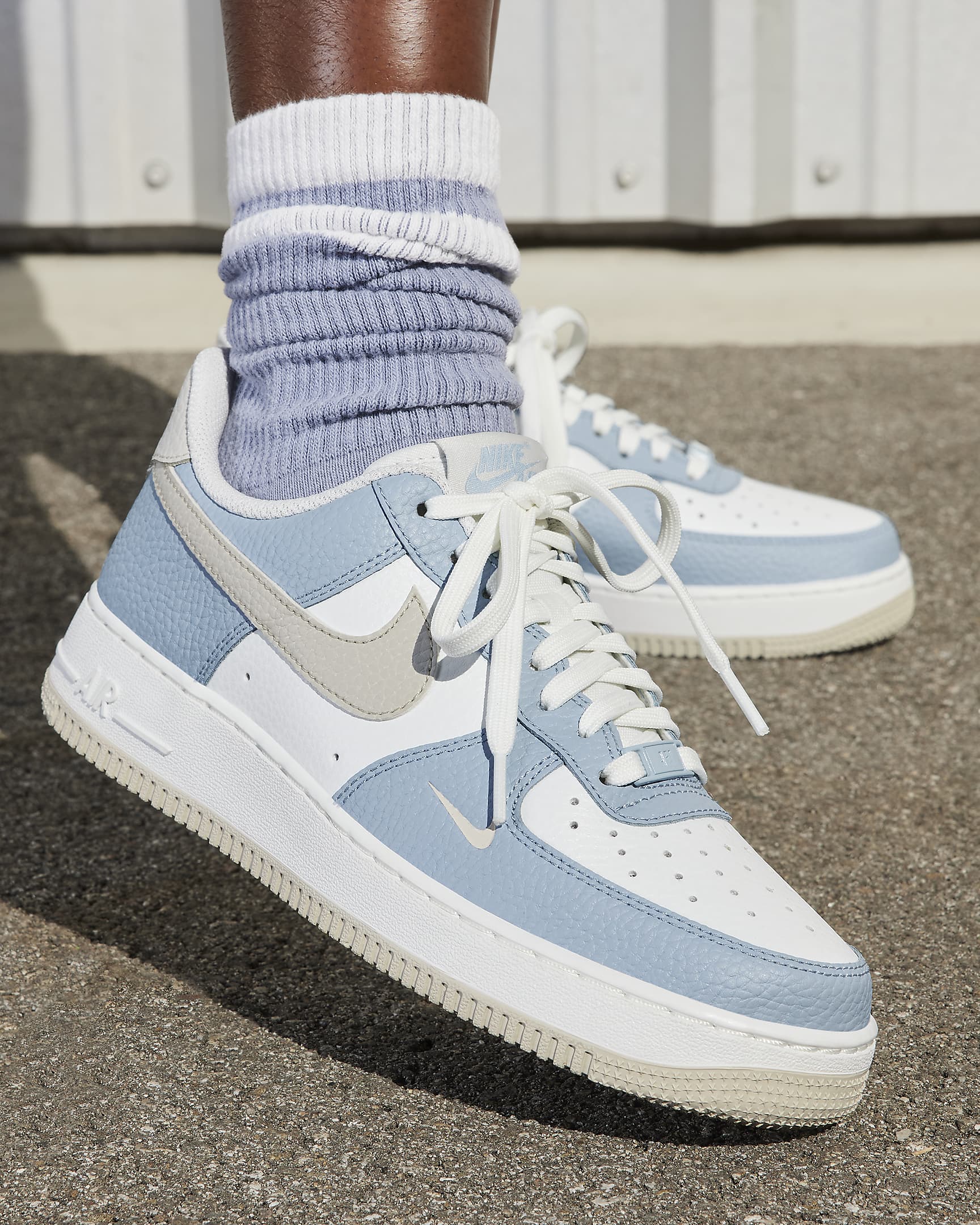 Nike Air Force 1 '07-sko til kvinder - Light Armory Blue/Summit White/Light Bone