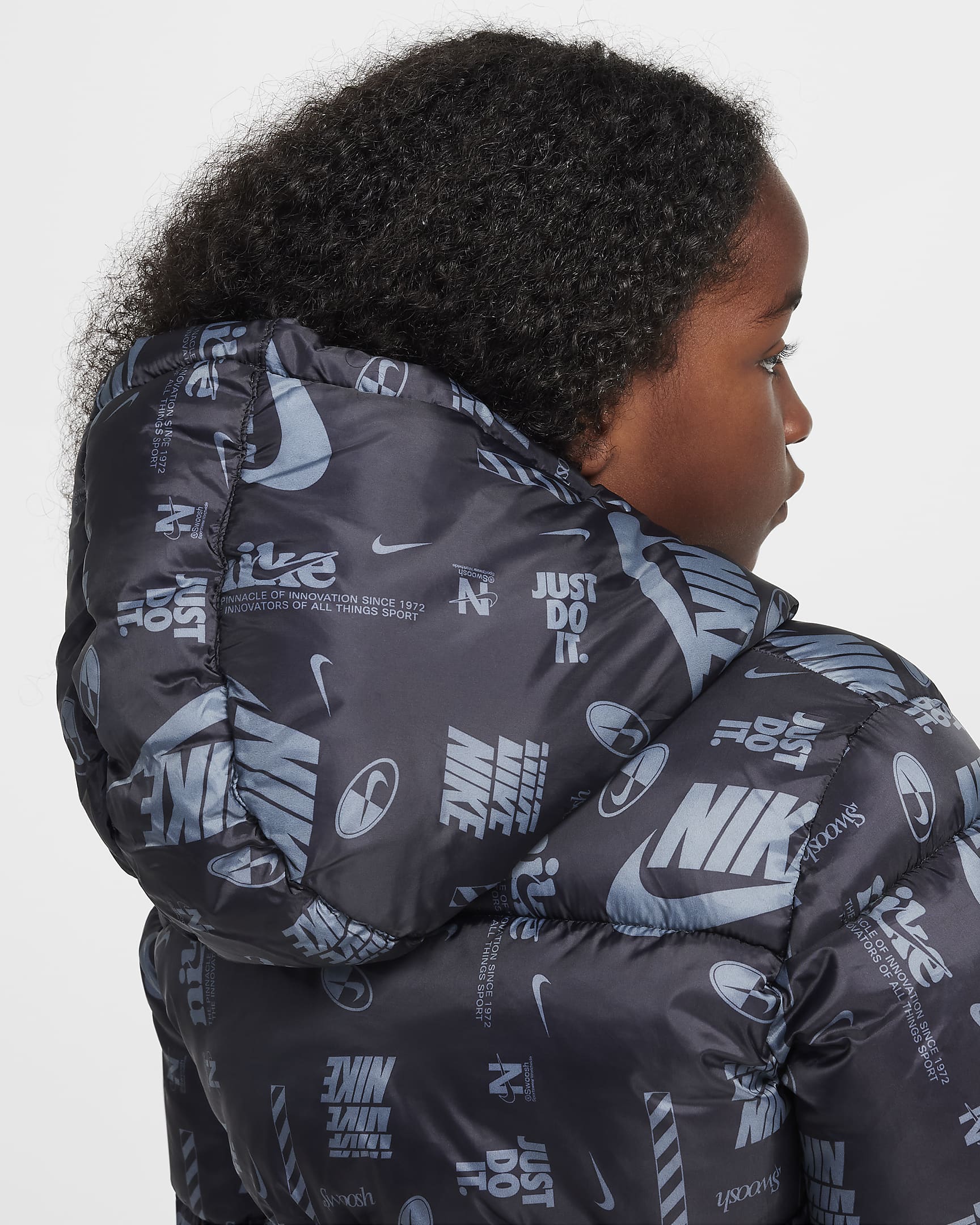 Nike DNA Puffer-Jacke mit Logo (jüngere Kinder) - Schwarz