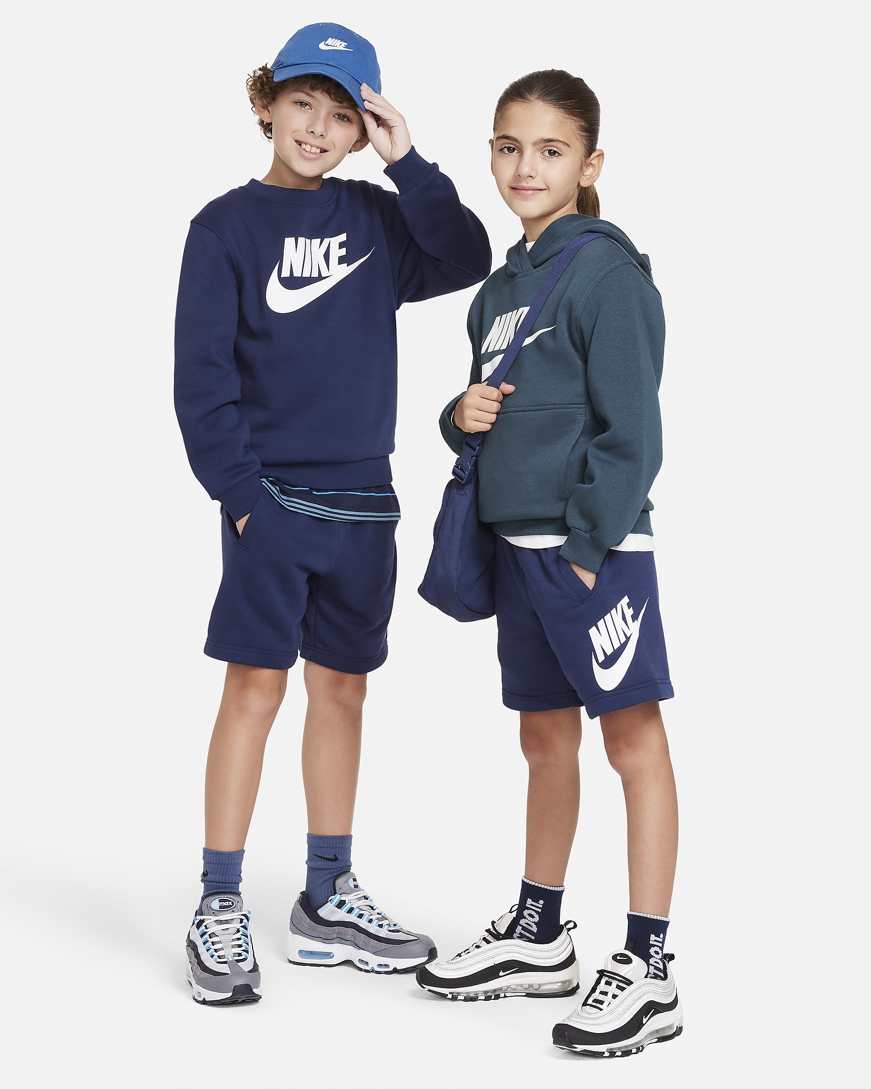 Shorts de French Terry para niños talla grande Nike Sportswear Club Fleece - Azul marino medianoche/Blanco