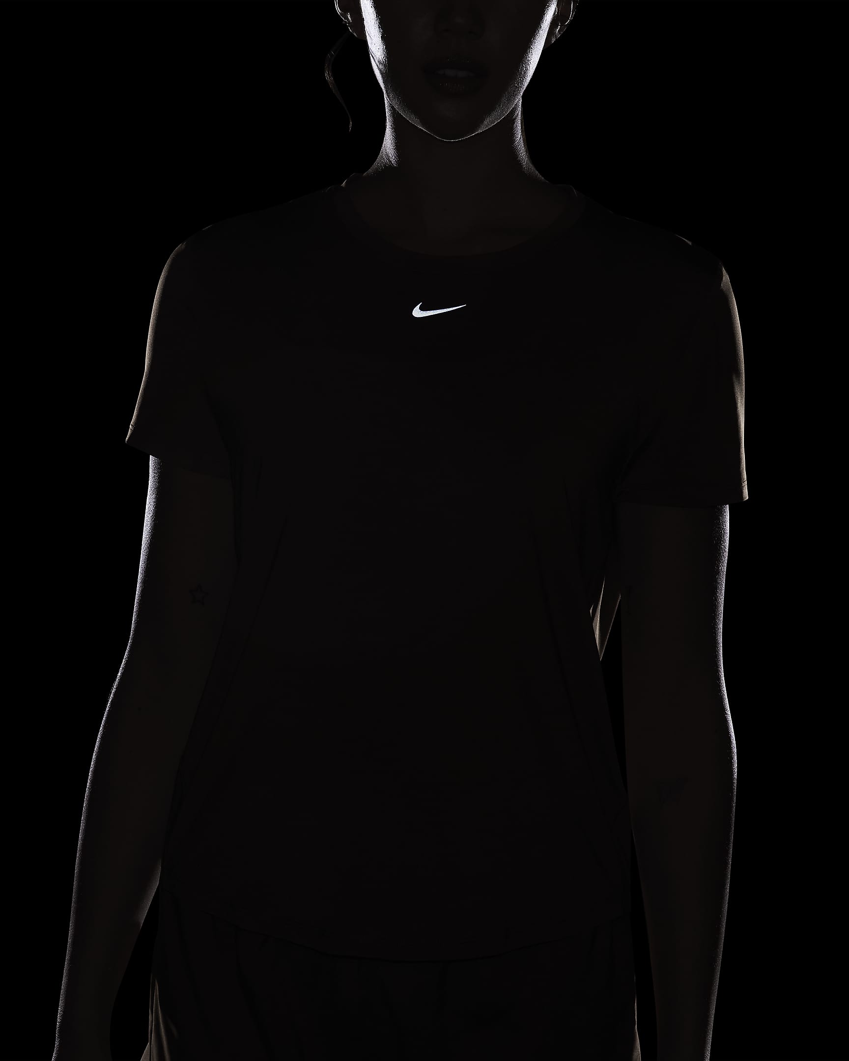 Playera de manga corta Dri-FIT para mujer Nike One Classic - Tostado británico claro/Negro