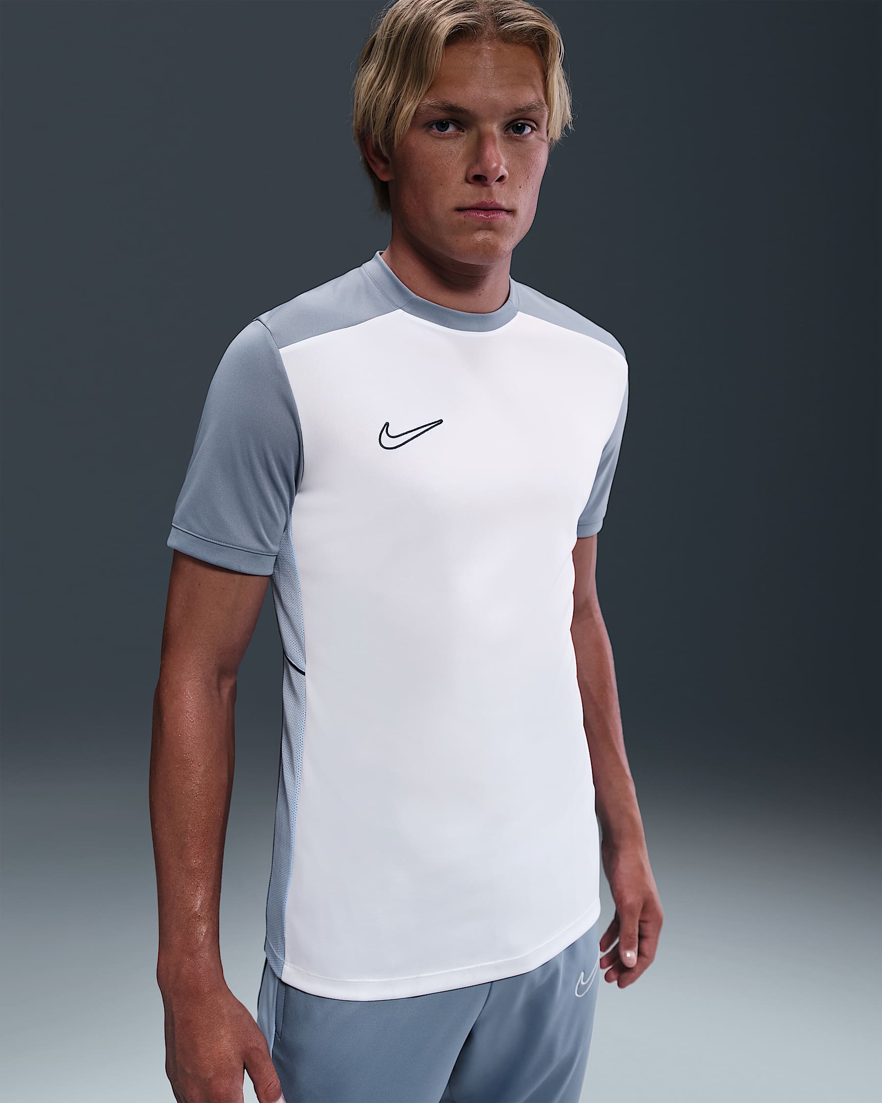 Haut de foot à manches courtes Dri-FIT Nike Academy pour homme - Blanc/Ashen Slate/Cobalt Bliss/Midnight Navy