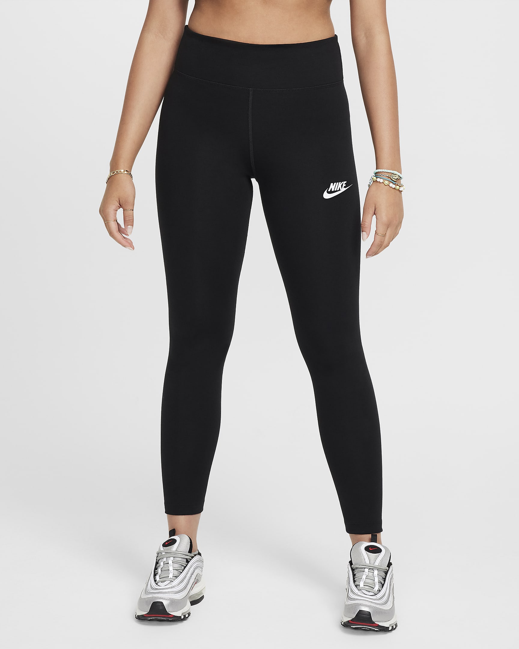 Nike Sportswear Classic Leggings mit hohem Taillenbund für Mädchen - Schwarz/Weiß