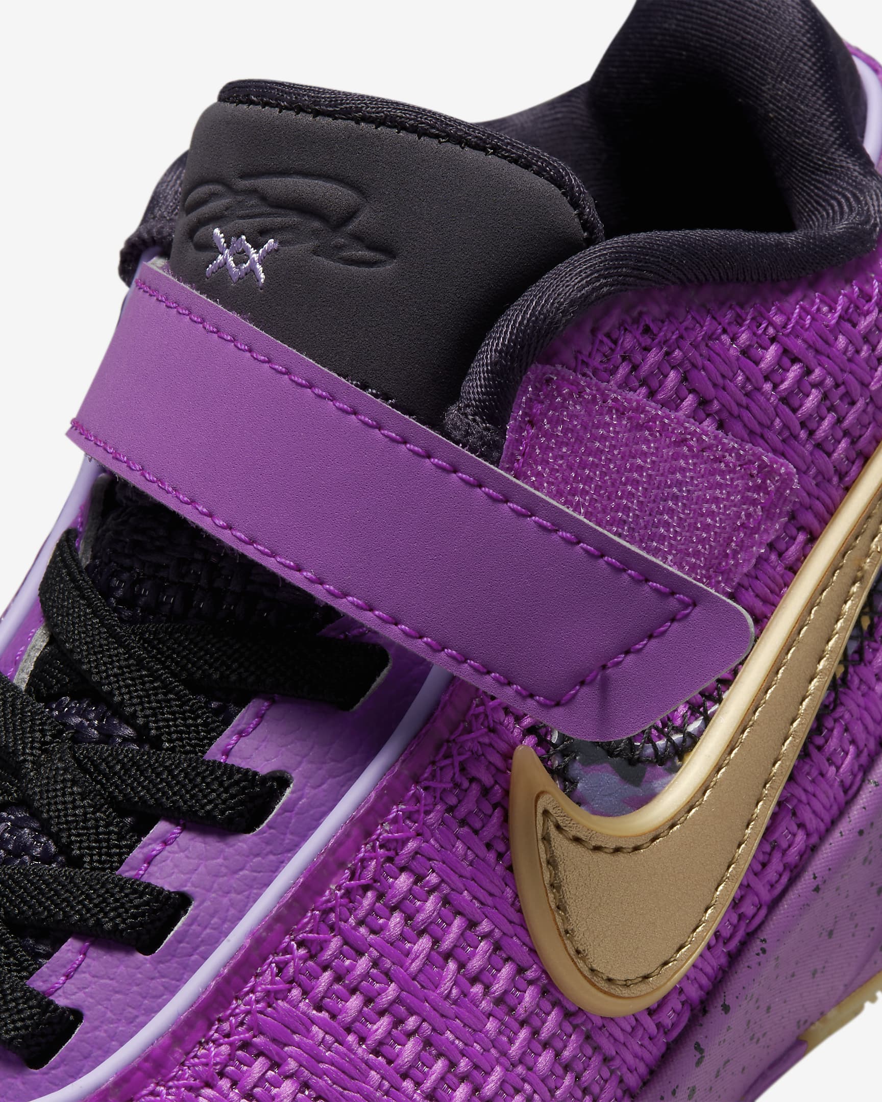 LeBron XX SE Little Kids' Shoes.