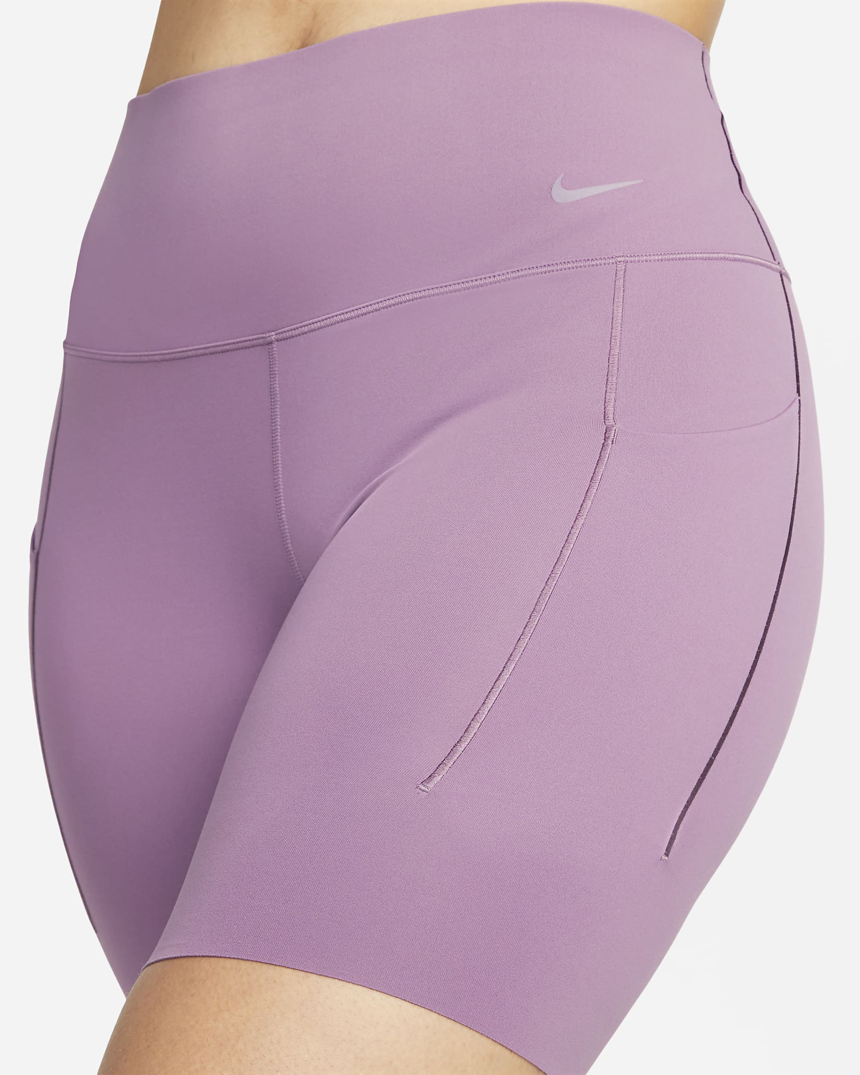 Shorts de ciclismo con bolsillos de 20 cm de tiro alto y media sujeción para mujer Nike Universa - Polvo violeta/Negro