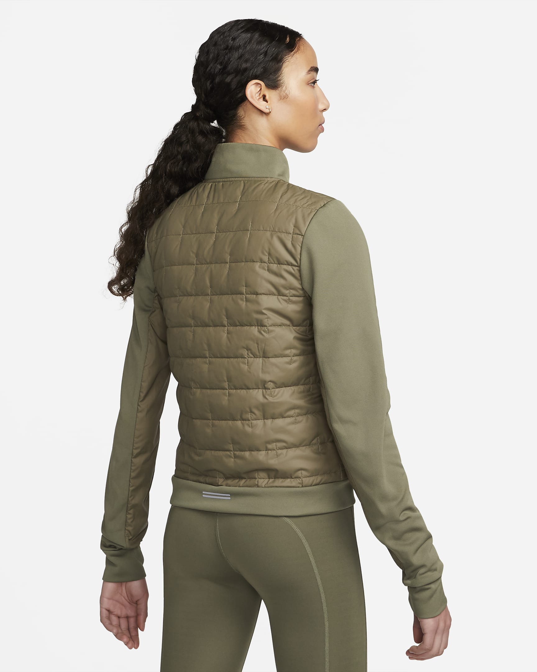 Nike Therma-FIT-jakke med syntetisk fyld til kvinder - Medium Olive