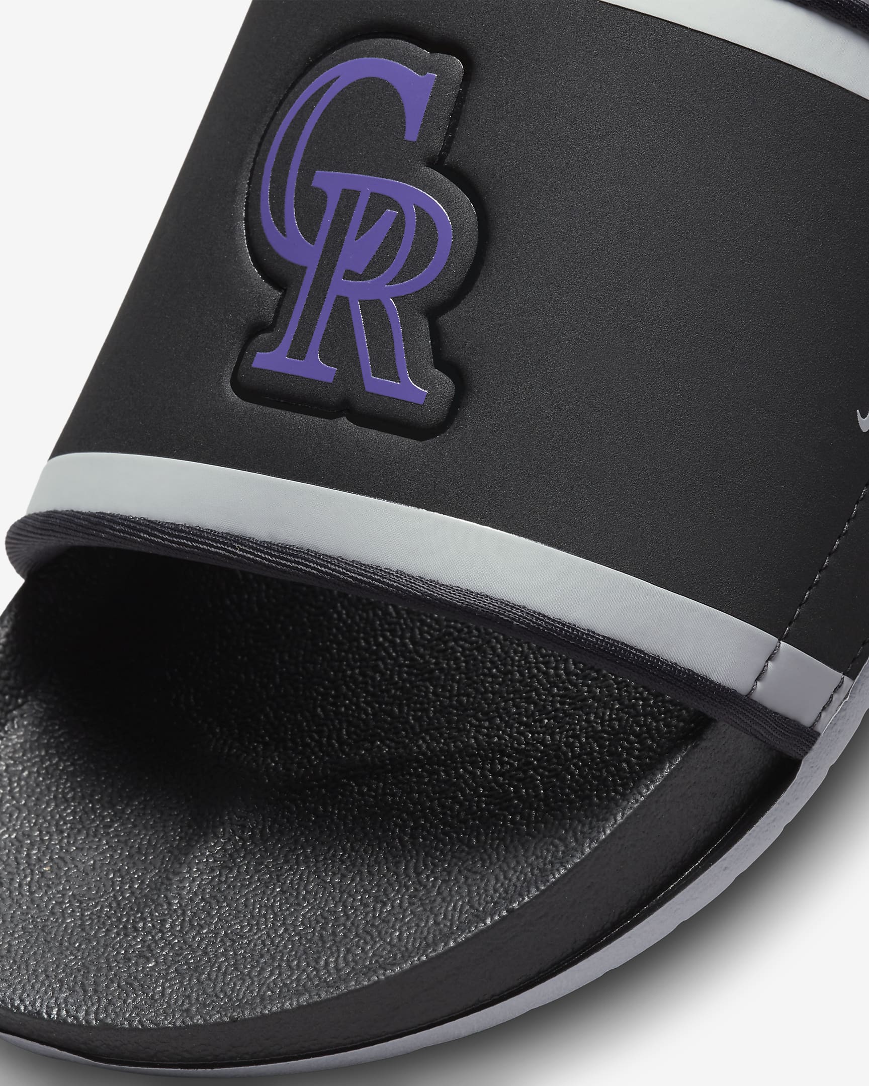 Chancla Nike Offcourt (MLB Colorado Rockies) - Negro/Gris lobo/Morado cancha