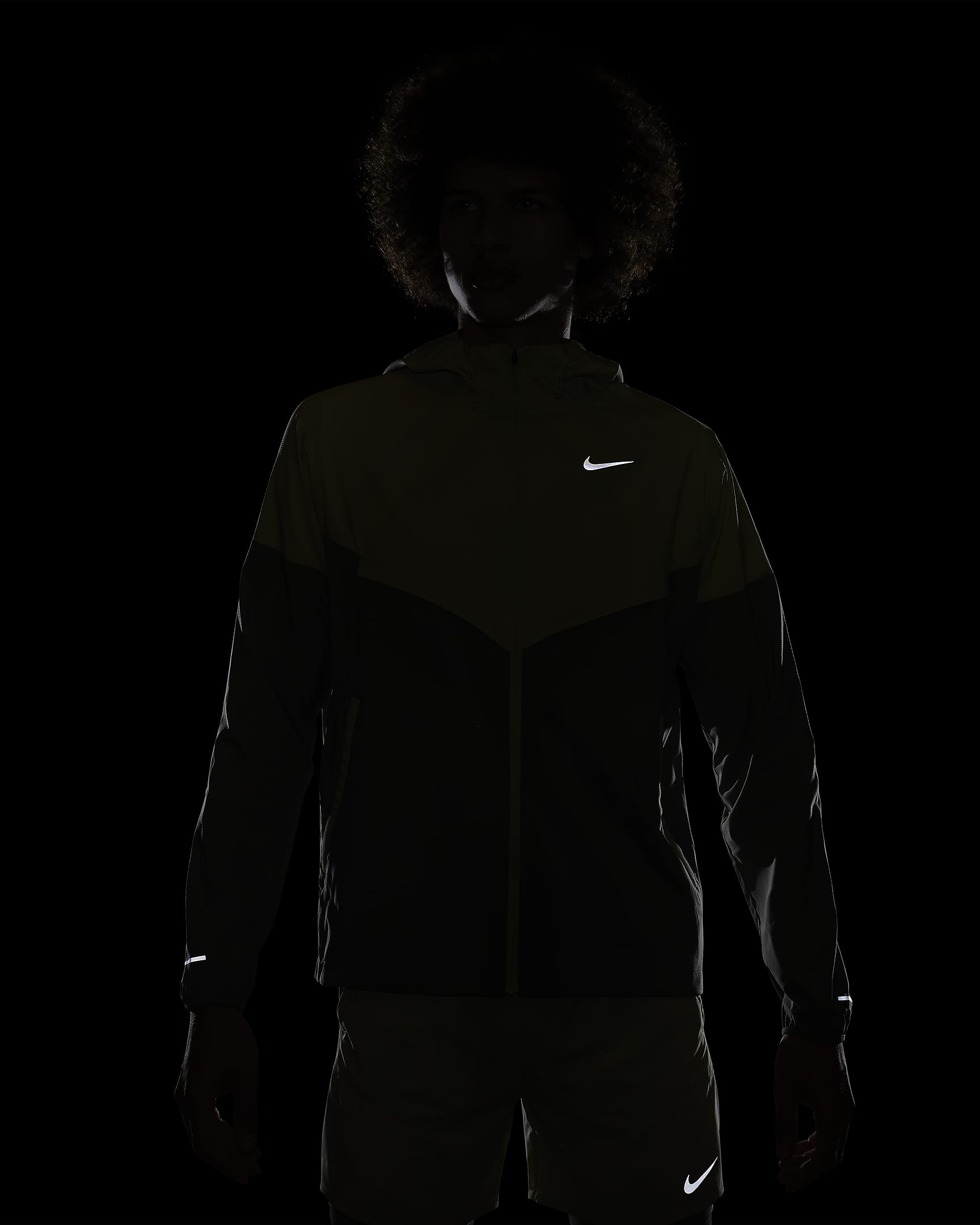 Chamarra de running Repel para hombre Nike Windrunner. Nike.com