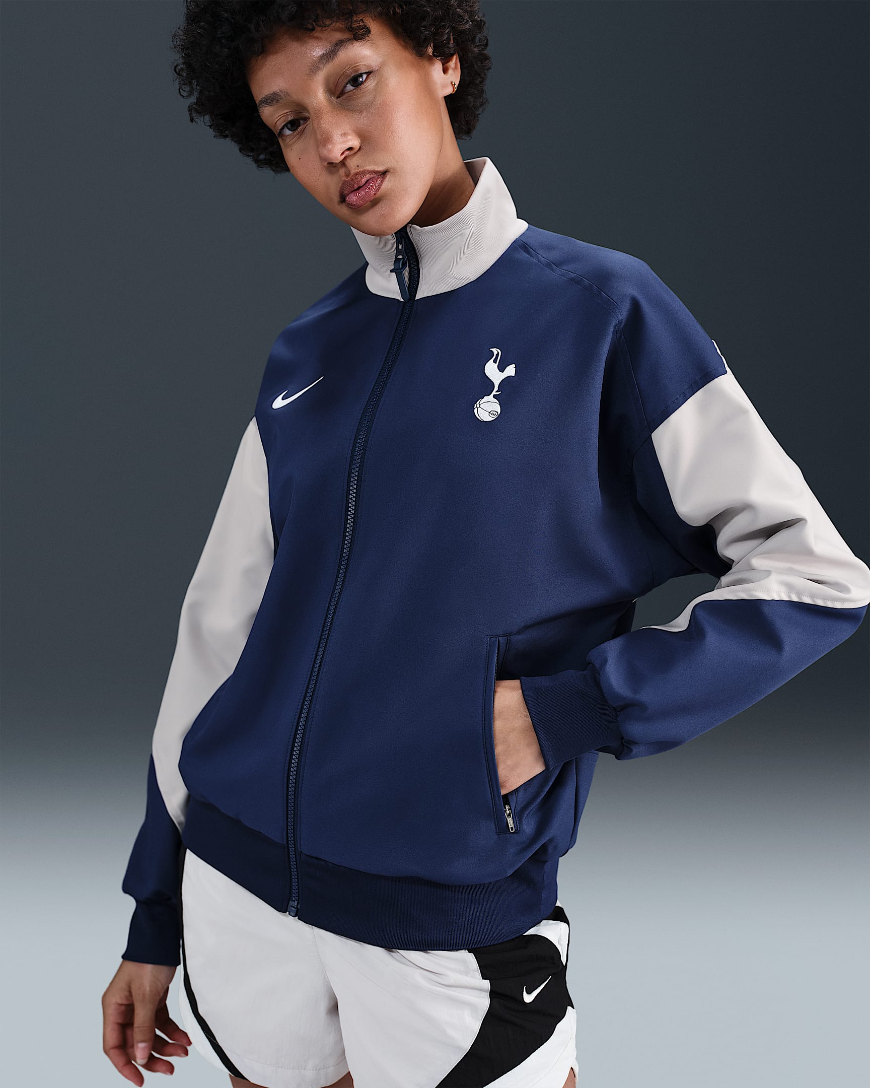 Tottenham Hotspur Strike İç Saha Nike Dri-FIT Anthem Kadın Futbol Ceketi - Binary Blue/Light Iron Ore/Beyaz