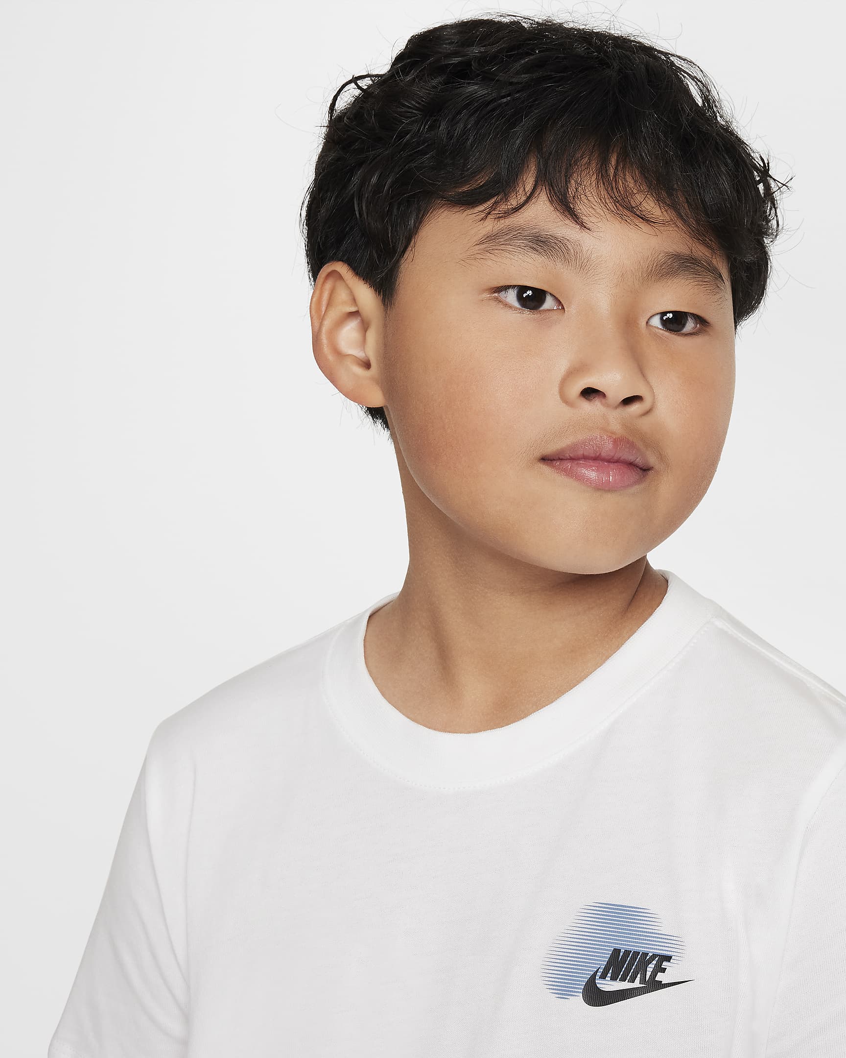 Nike Sportswear Standard Issue Older Kids' (Boys') Graphic T-Shirt - White