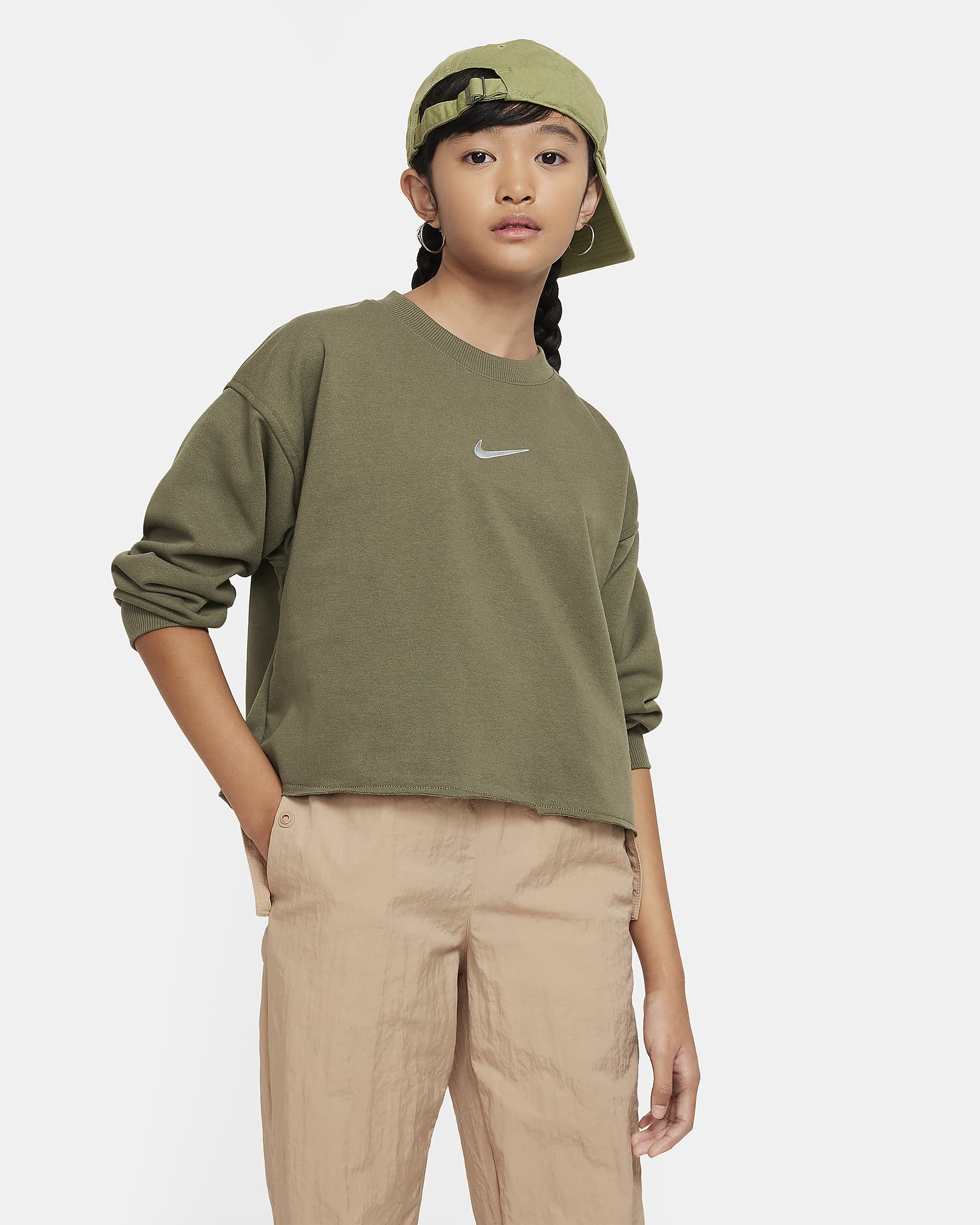 เสื้อวอร์มคอกลมเด็กโต Dri-FIT Nike Sportswear (หญิง) - Medium Olive