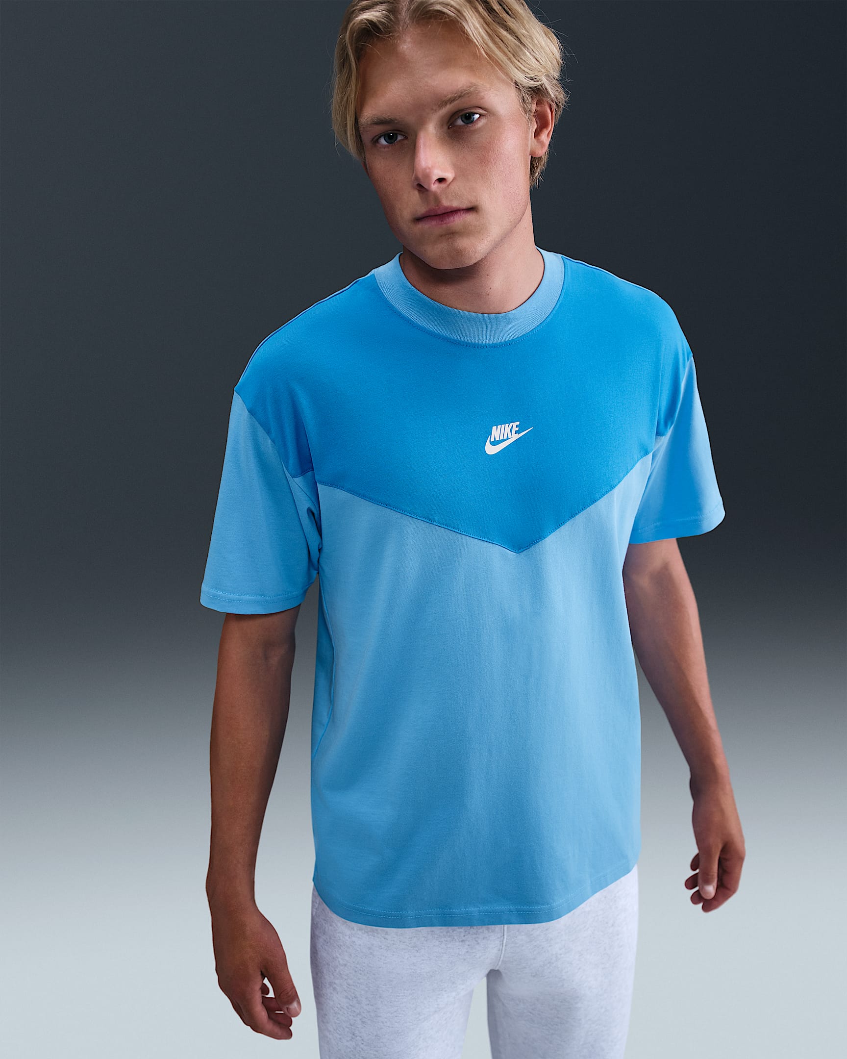 Nike Sportswear Men's T-Shirt - University Blue/Light Photo Blue/Photon Dust