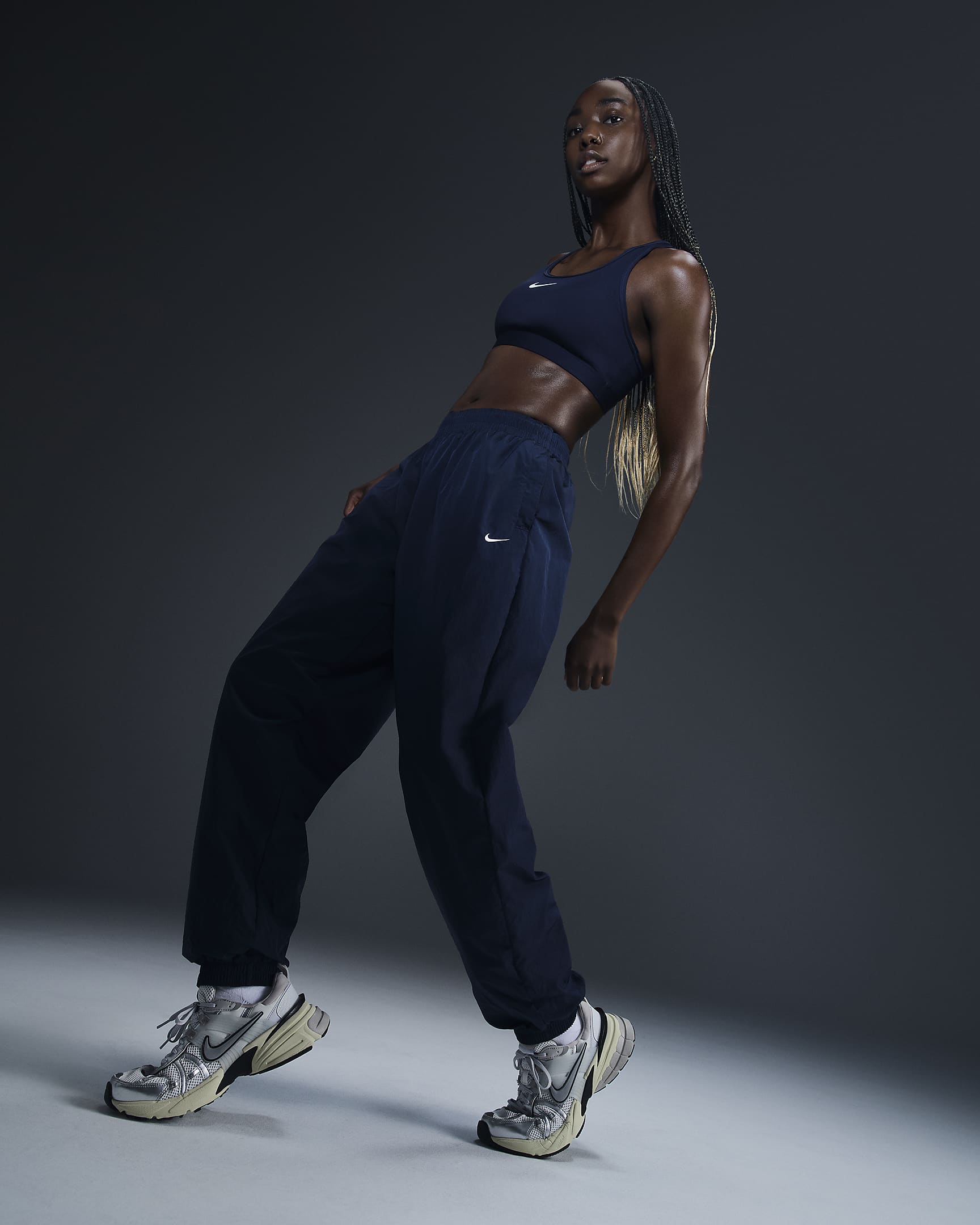 Pantalon de jogging oversize tissé à taille mi-haute Nike Sportswear Essential pour femme - Armory Navy/Blanc