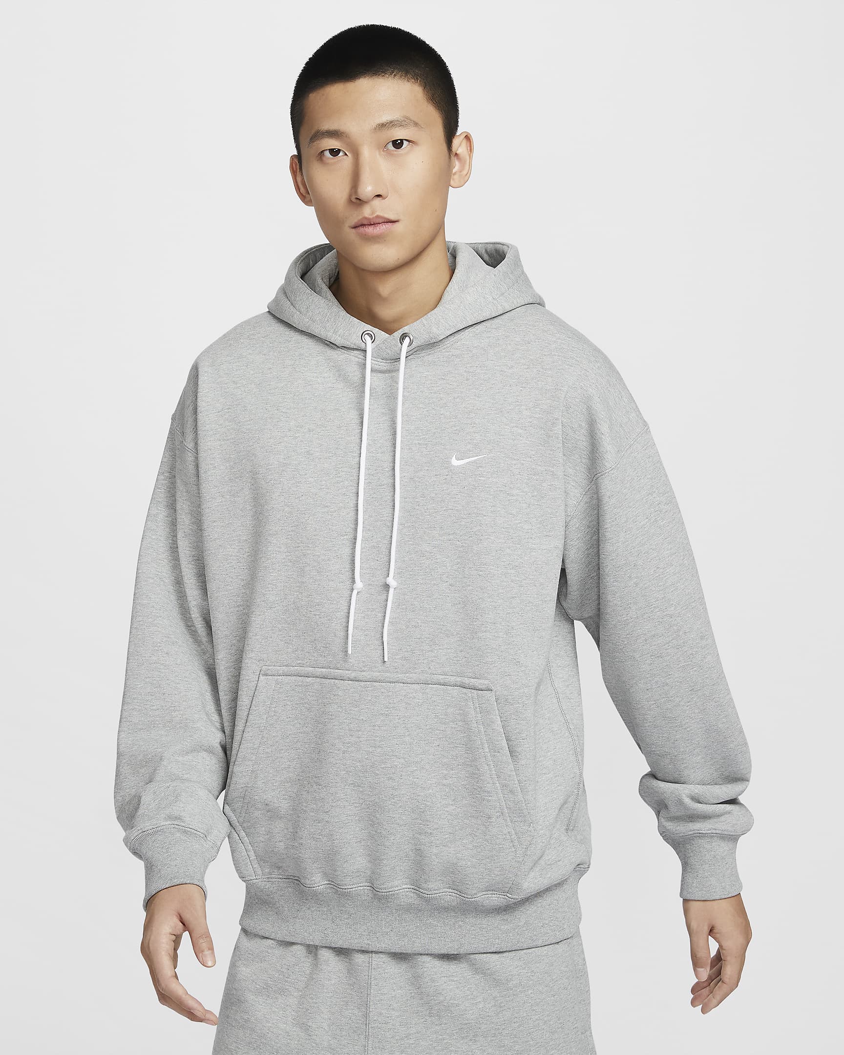 เสื้อมีฮู้ดผ้าเฟรนช์เทรีผู้ชายแบบสวม Nike Solo Swoosh - Dark Grey Heather/ขาว