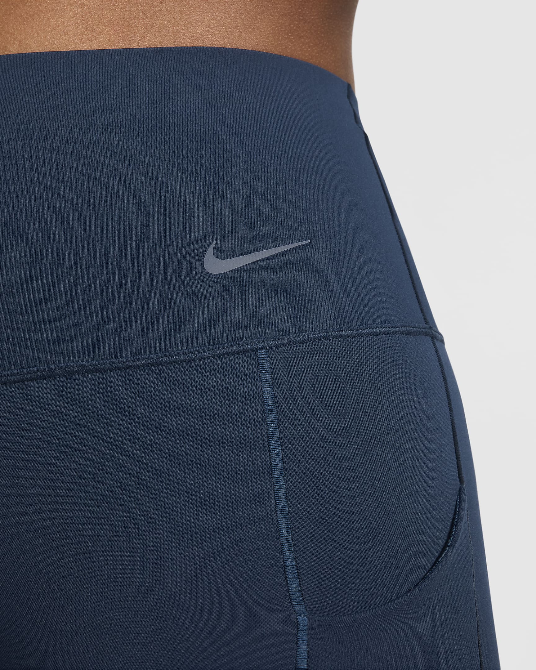 Nike Universa Leggings de longitud completa, talle alto y sujeción media con bolsillos - Mujer - Armory Navy/Negro