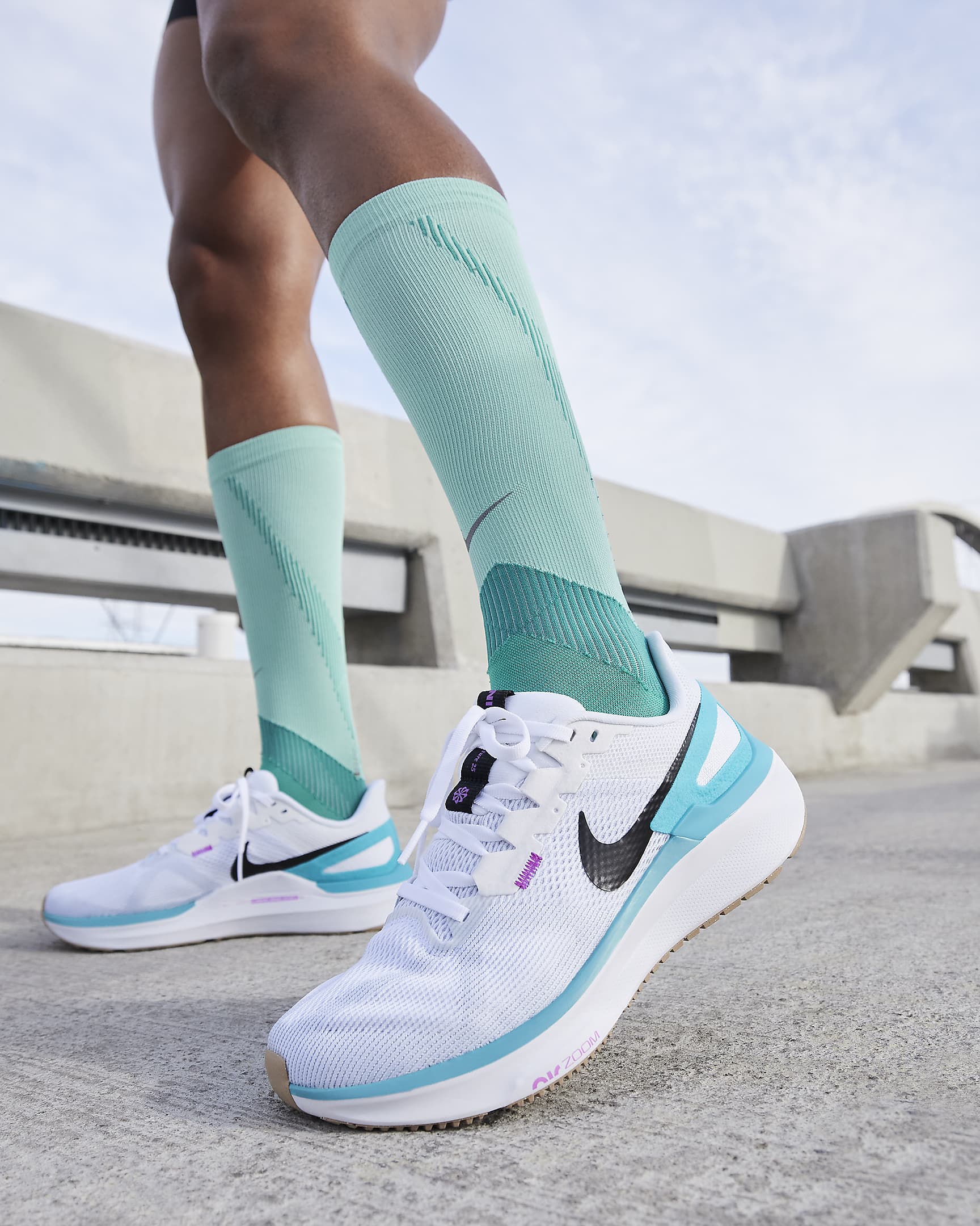 Tenis de correr en pavimento para mujer Nike Structure 25 - Blanco/Platino puro/Cactus empolvado/Negro