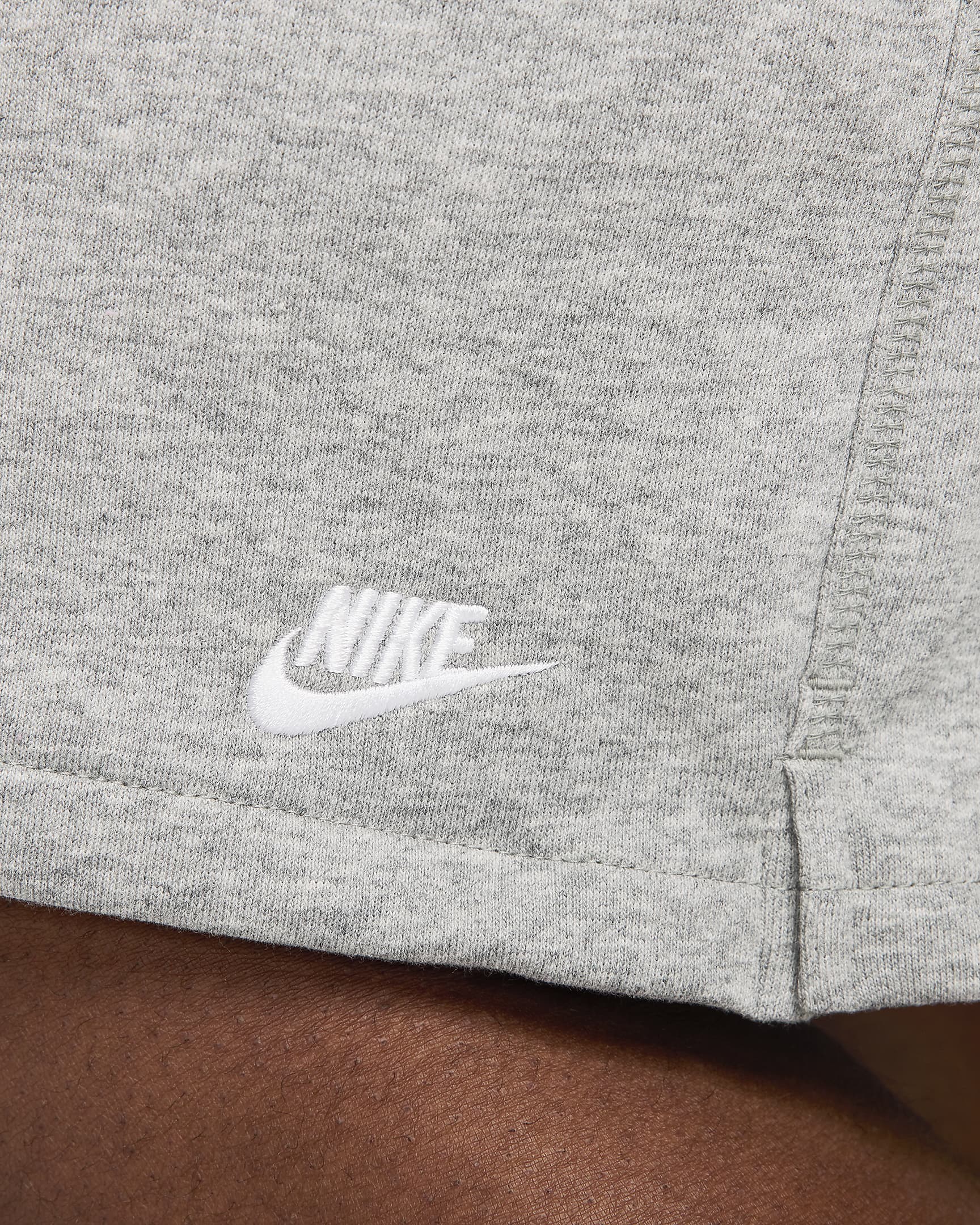 Short en molleton Flow Nike Club pour homme - Dark Grey Heather/Light Smoke Grey/Blanc