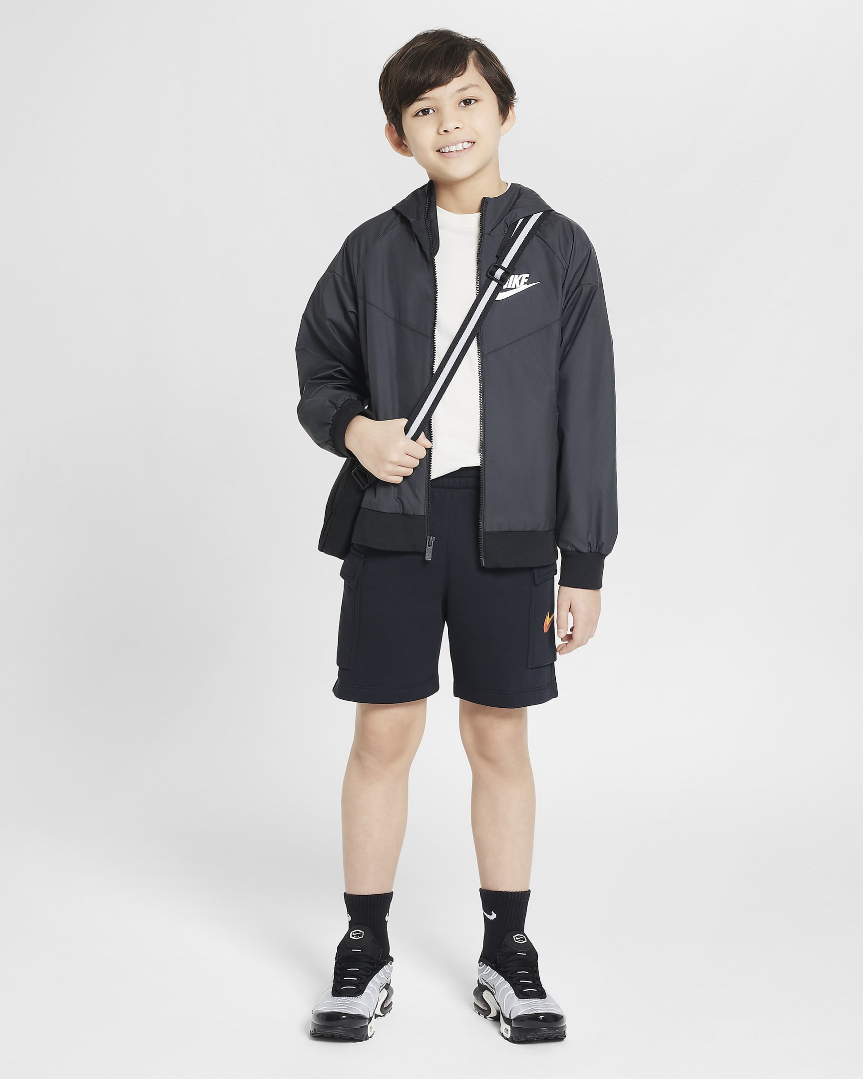 Nike Sportswear Standard Issue Older Kids' (Boys') Fleece Shorts - Black