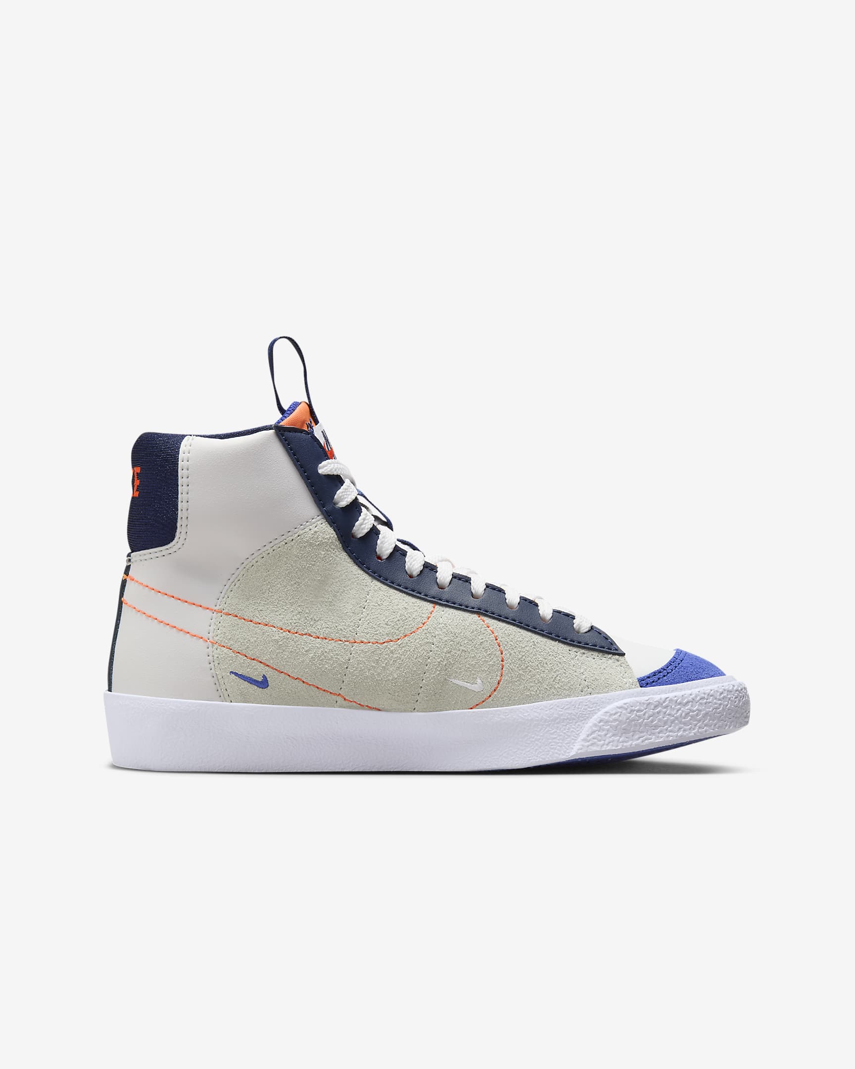 Nike Blazer 中筒 '77 SE 大童鞋款 - 白色/Light Silver/Midnight Navy/Team Orange