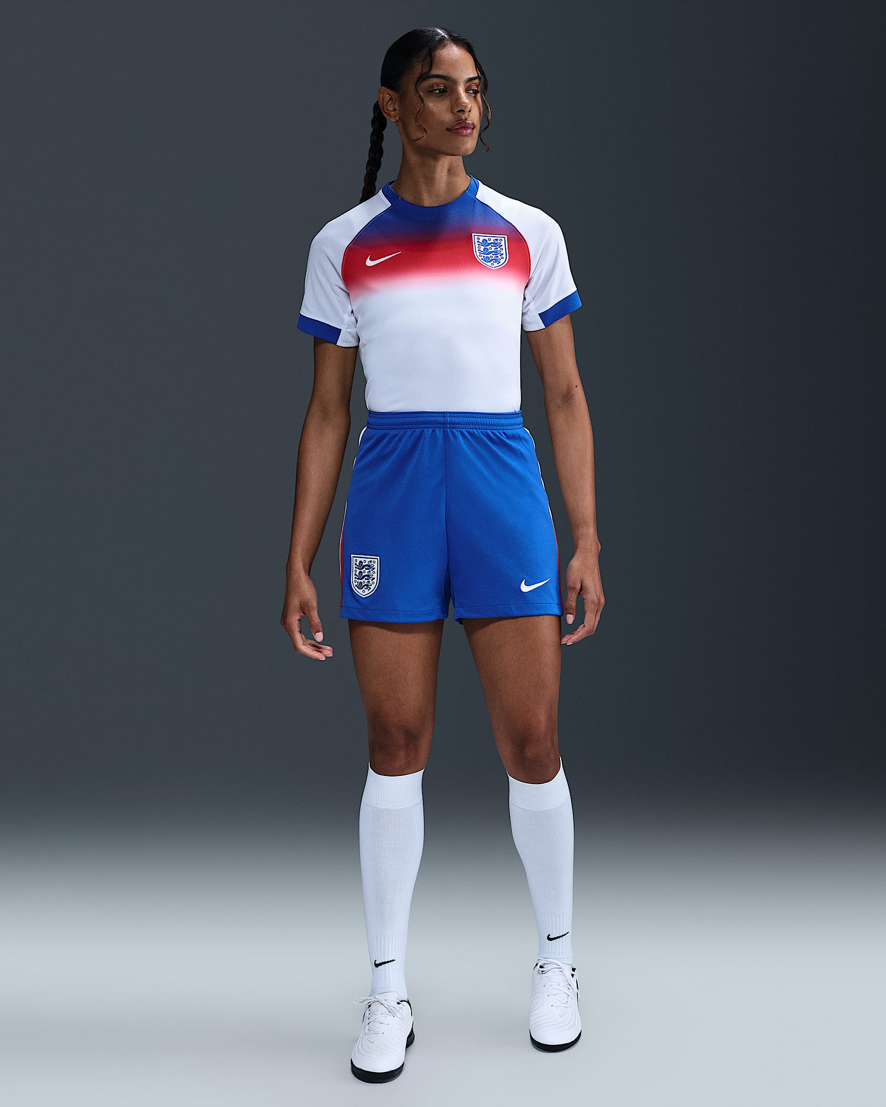 İngiltere 2025/26 Stadyum İç Saha Nike Dri-FIT Kadın Futbol Taraftar Şortu - Hyper Royal/Beyaz/Challenge Red/Beyaz