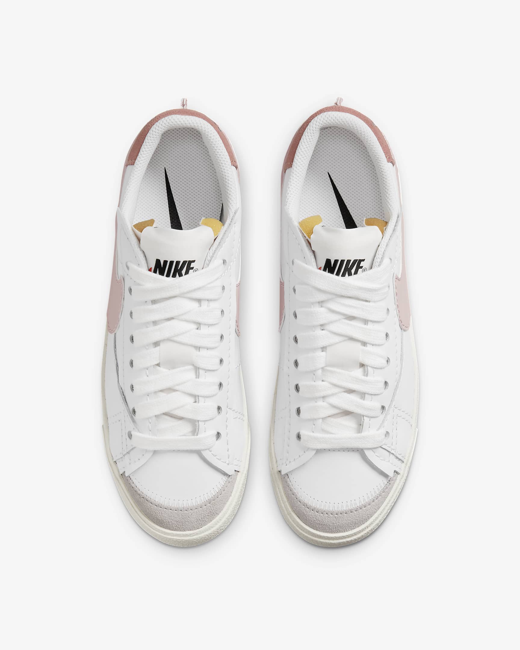 Tenis para mujer Nike Blazer Low '77 Jumbo - Blanco/Susurro rosa/Blanco/Rosa Oxford