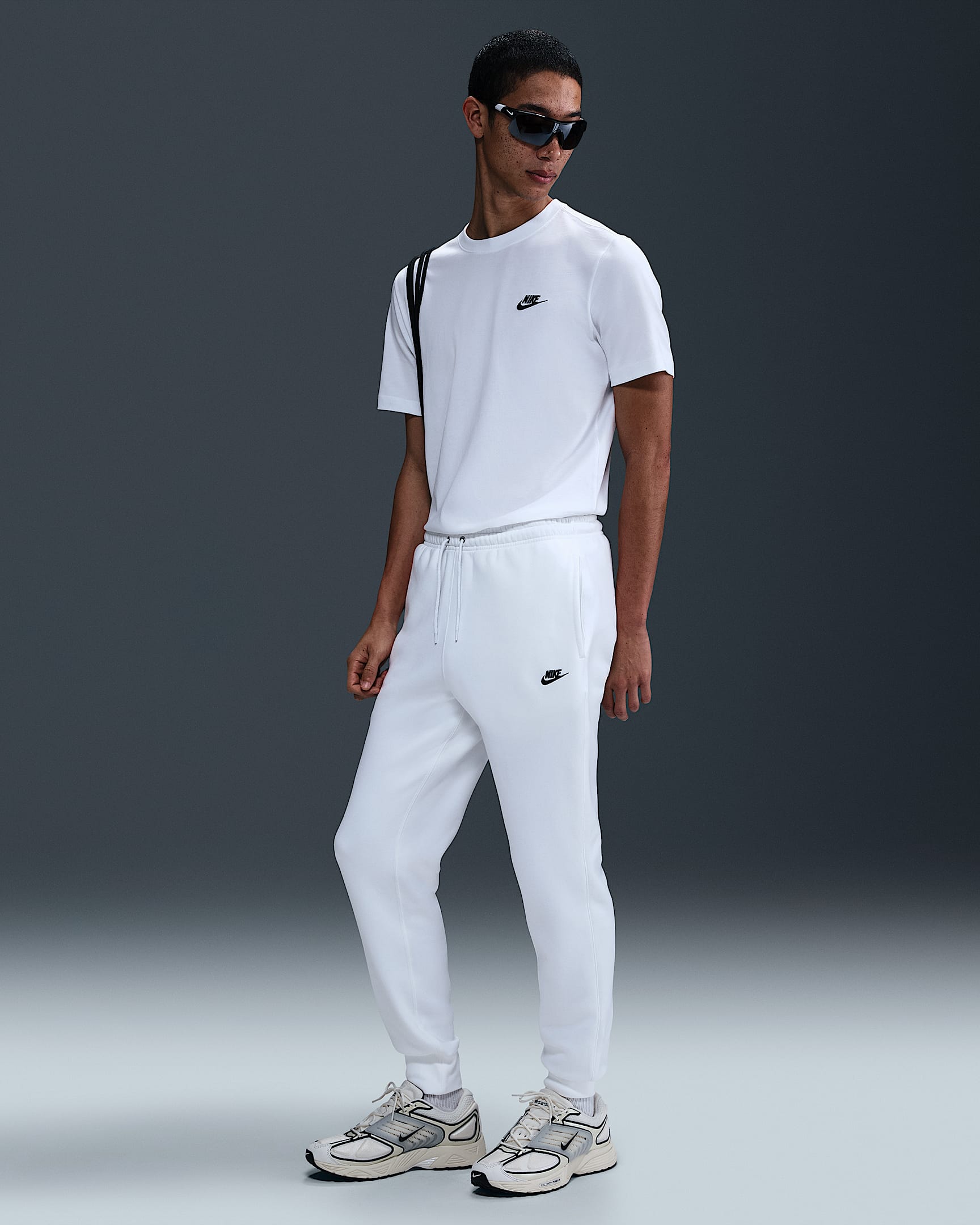 Nike Club joggingbroek voor heren - Wit/Wit/Zwart
