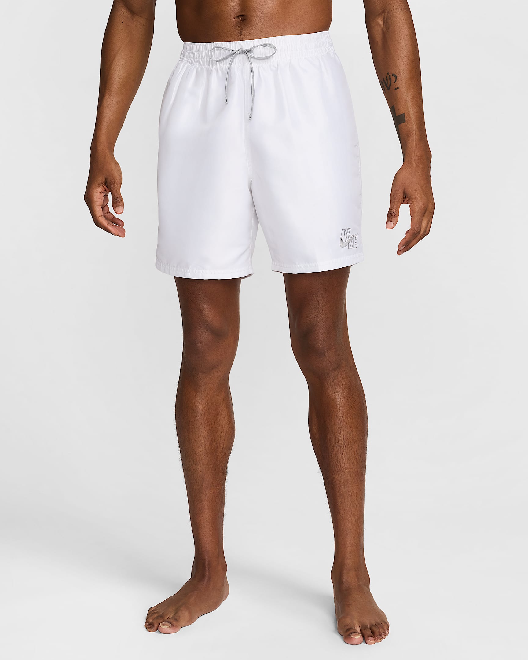 Nike Swim Essential Logo Lap Shorts tipo vóleibol de 18 cm para hombre - Blanco/Gris humo claro