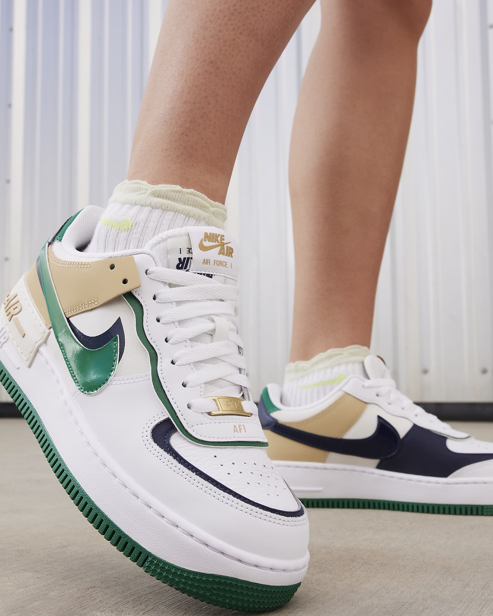 Nike Air Force 1 Shadow Damenschuhe - Weiß/Malachite/Sesame/Midnight Navy