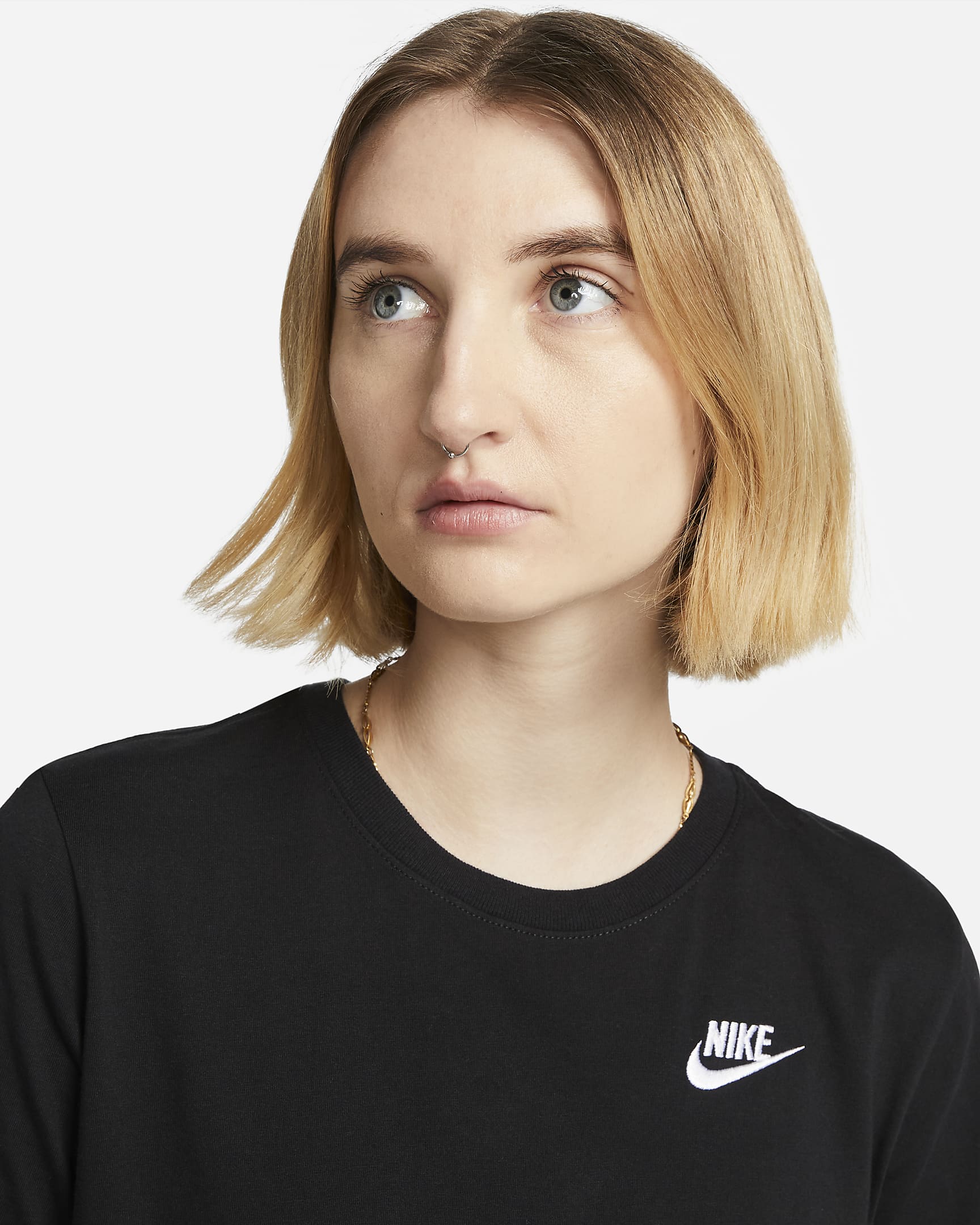 Playera para mujer Nike Sportswear Club Essentials - Negro/Blanco