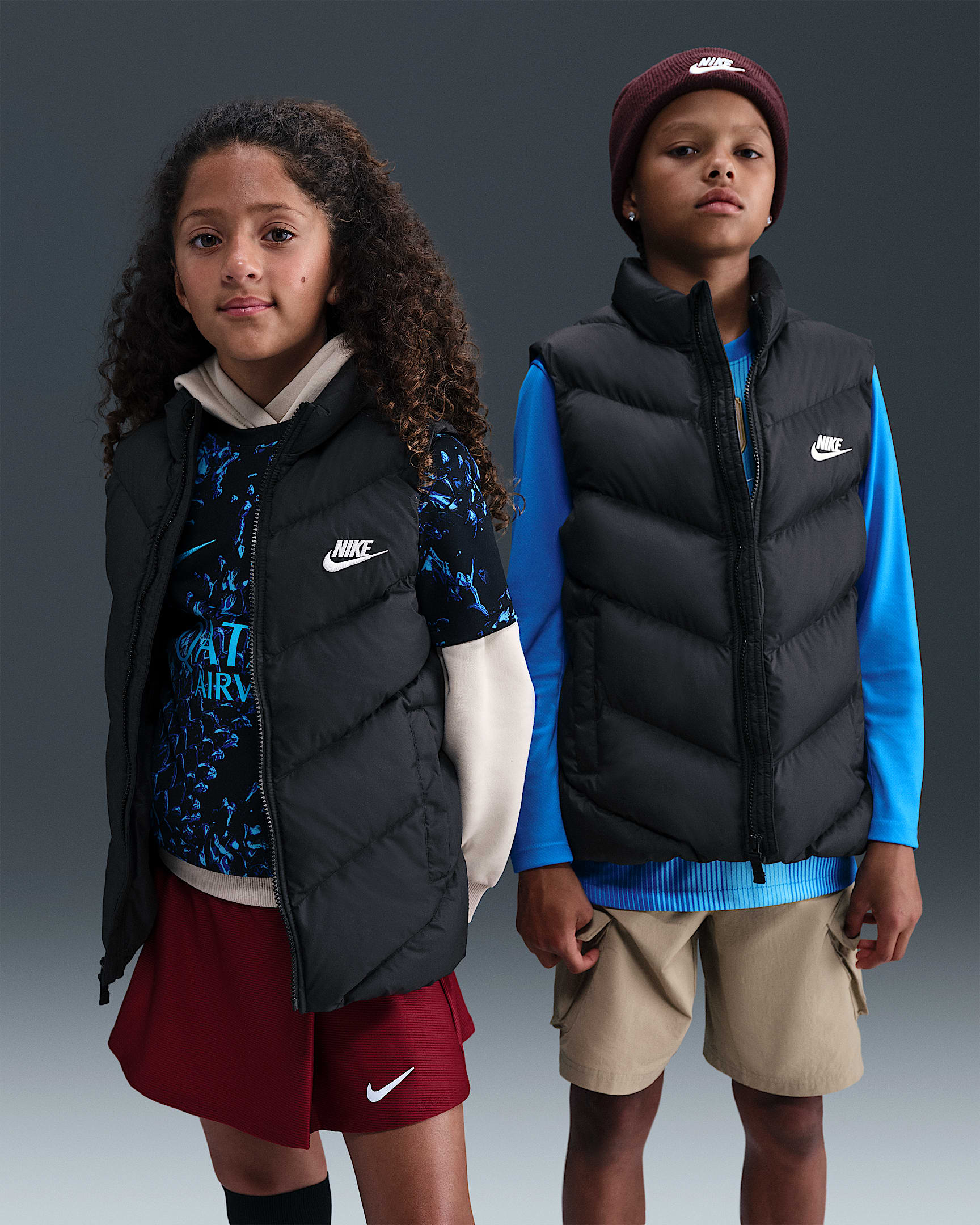 Nike Sportswear All Day Play Older Kids' Therma-FIT Loose-Fit Puffer Gilet - Black/White