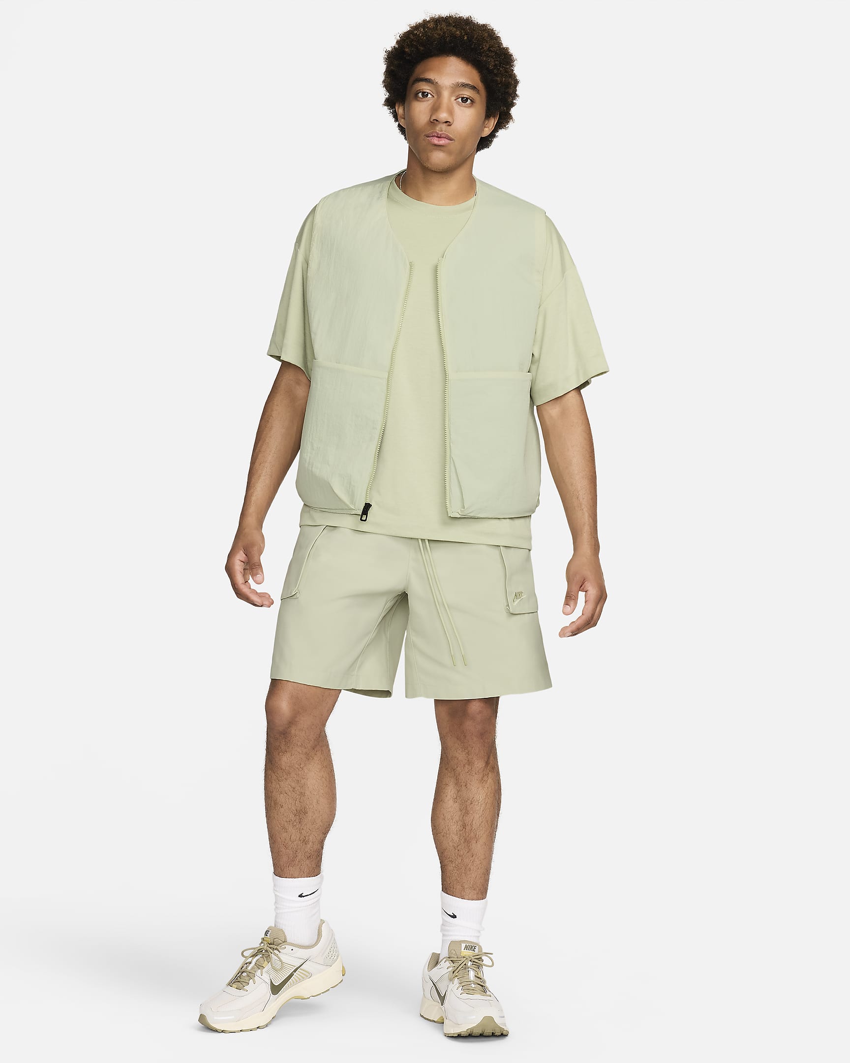 Short fonctionnel tissé Nike Sportswear Tech Pack pour homme - Olive Aura/Noir/Olive Aura