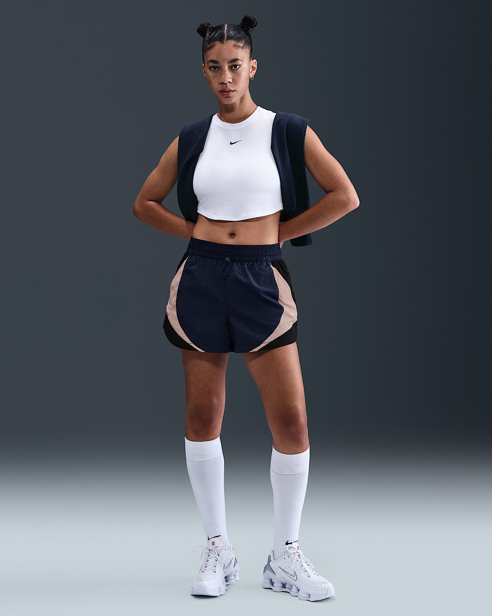 Shorts de entrenamiento de tiro medio holgados de 8 cm para mujer Nike Sportswear - Azul marino medianoche/Negro/Rosa partícula/Vela