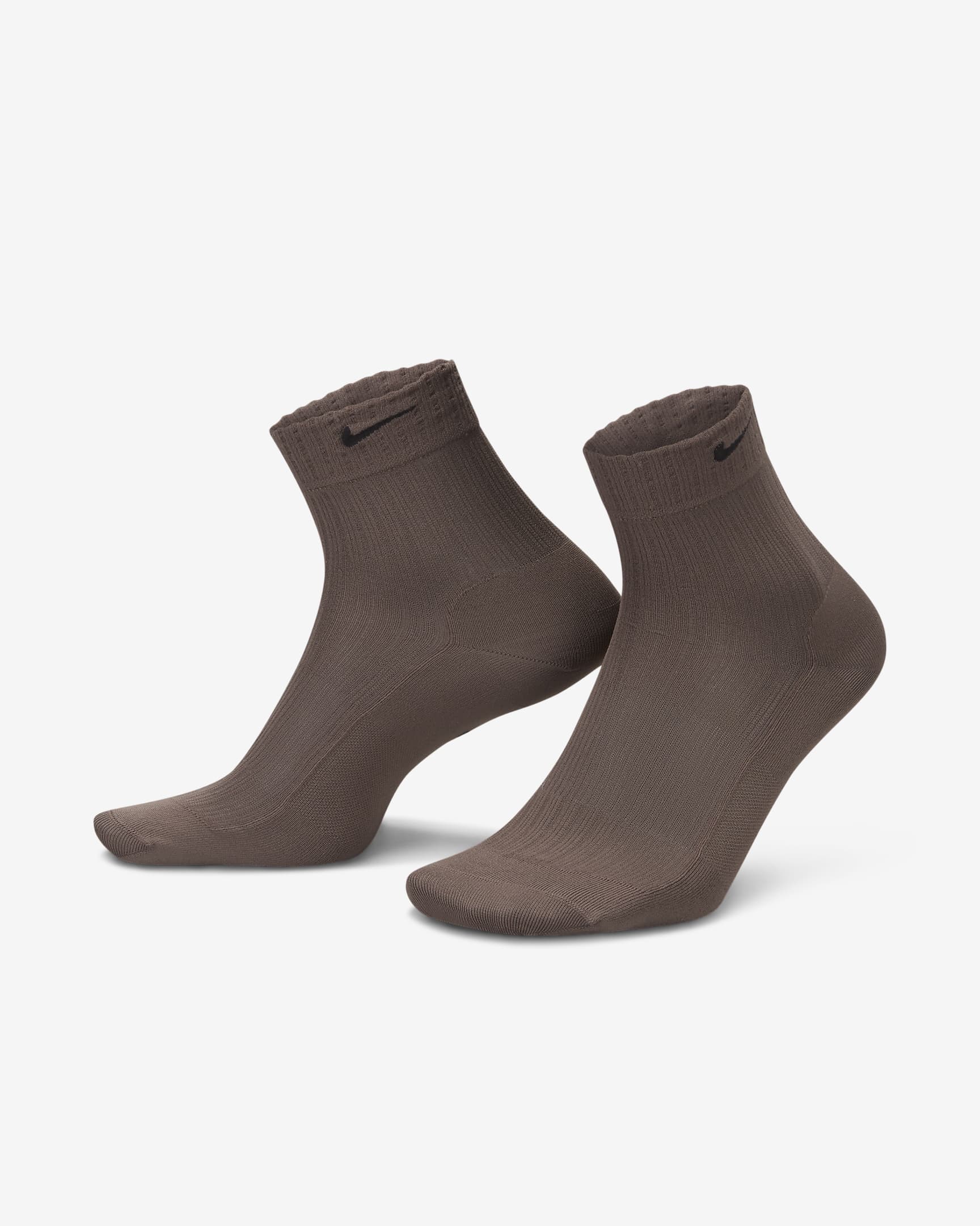 Dámské průsvitné kotníkové ponožky Nike (1 pár) - Ironstone/Černá