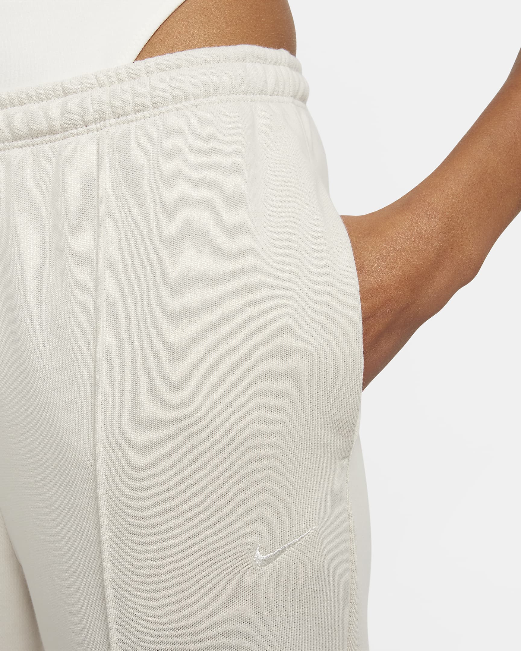 Nike Sportswear Chill Terry Pantalón de chándal de talle alto y ajuste entallado con tejido French terry - Mujer - Light Orewood Brown/Sail