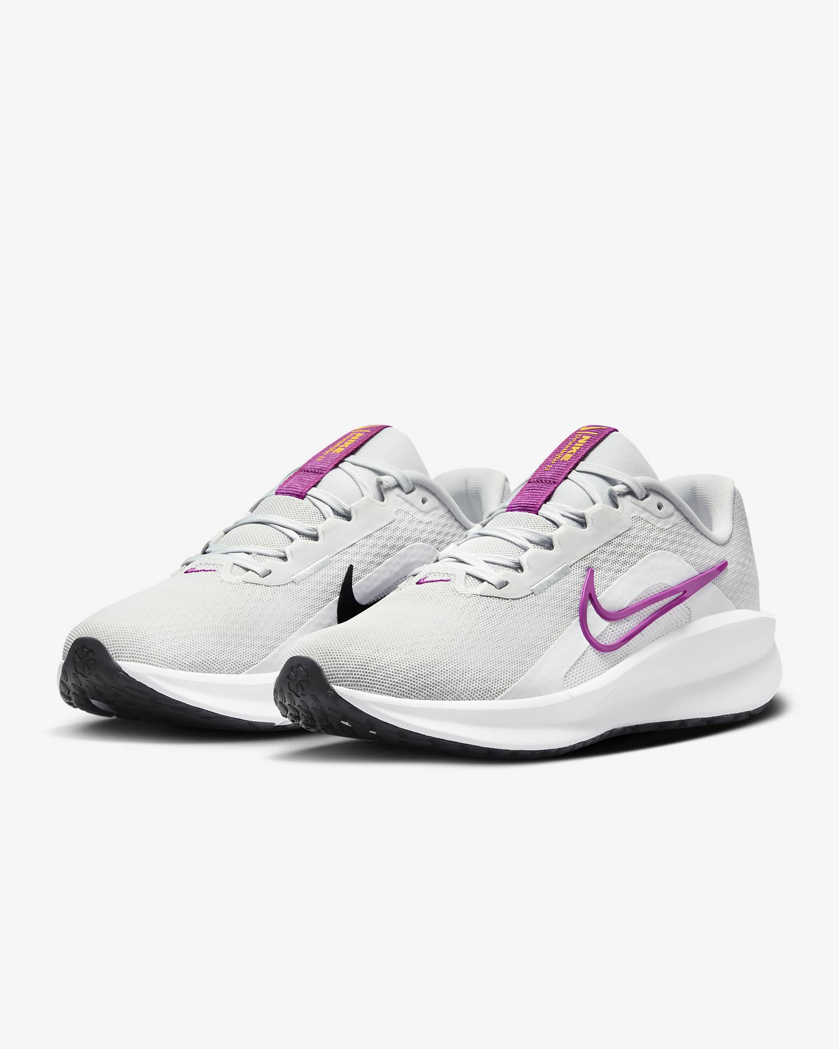 Nike Downshifter 13 女款路跑鞋 - Photon Dust/Laser Orange/Hyper Violet/黑色