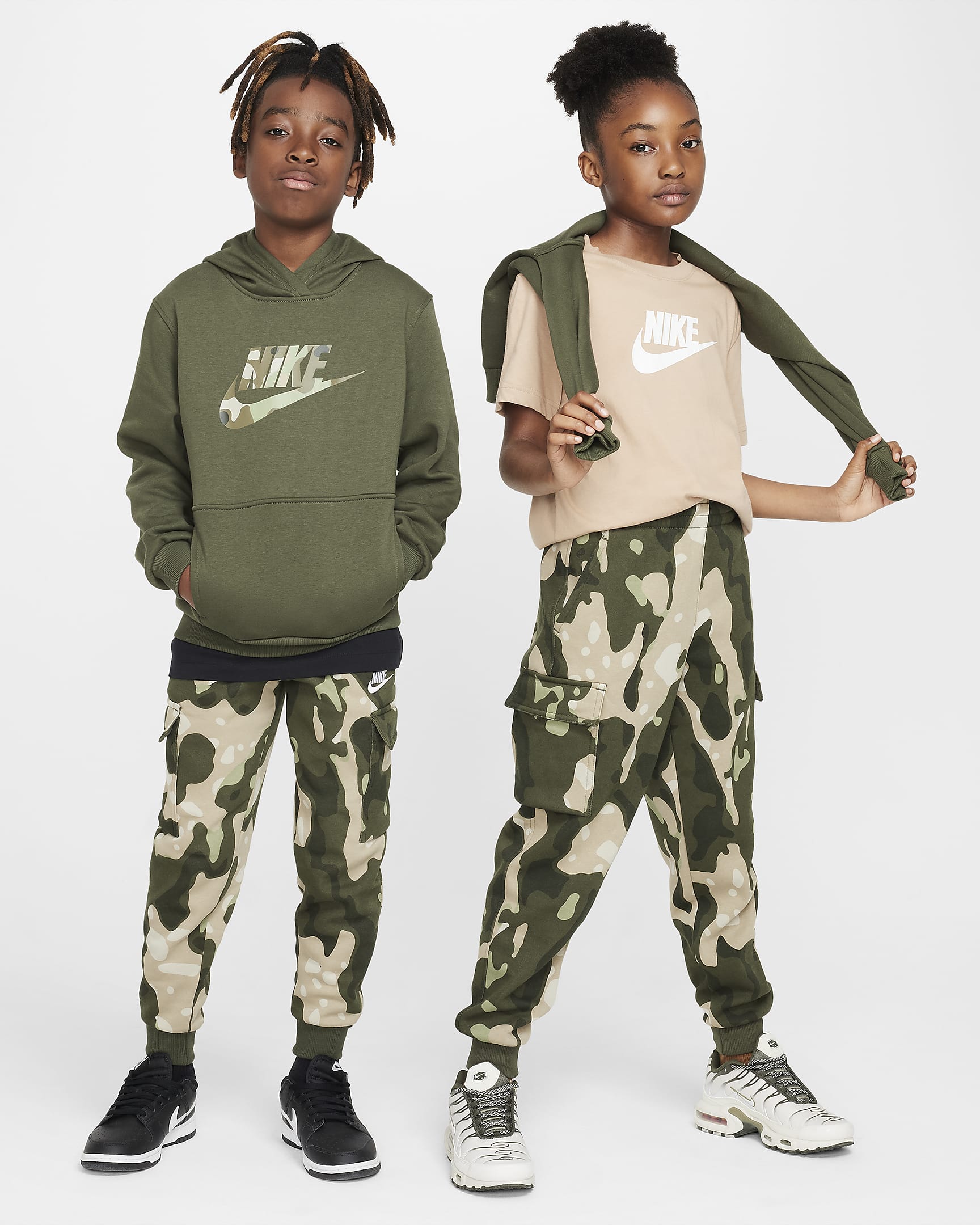 Nike Sportswear Club Fleece Older Kids' Camo Cargo Trousers - Cargo Khaki/White