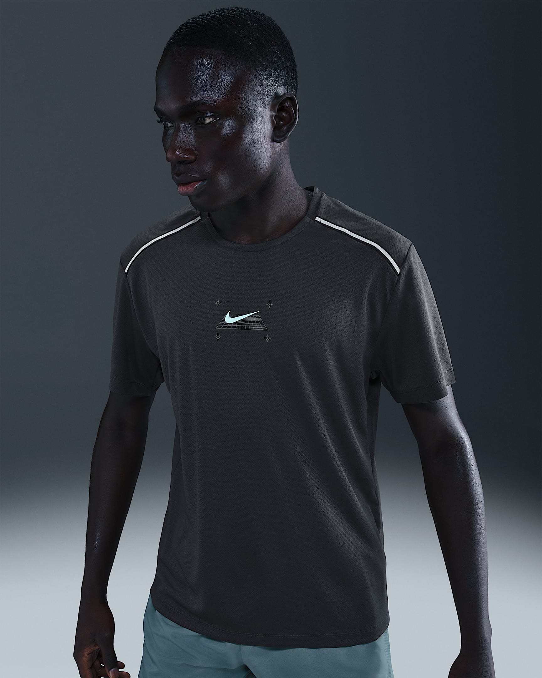 Ανδρική κοντομάνικη μπλούζα για τρέξιμο Nike Miler - Anthracite