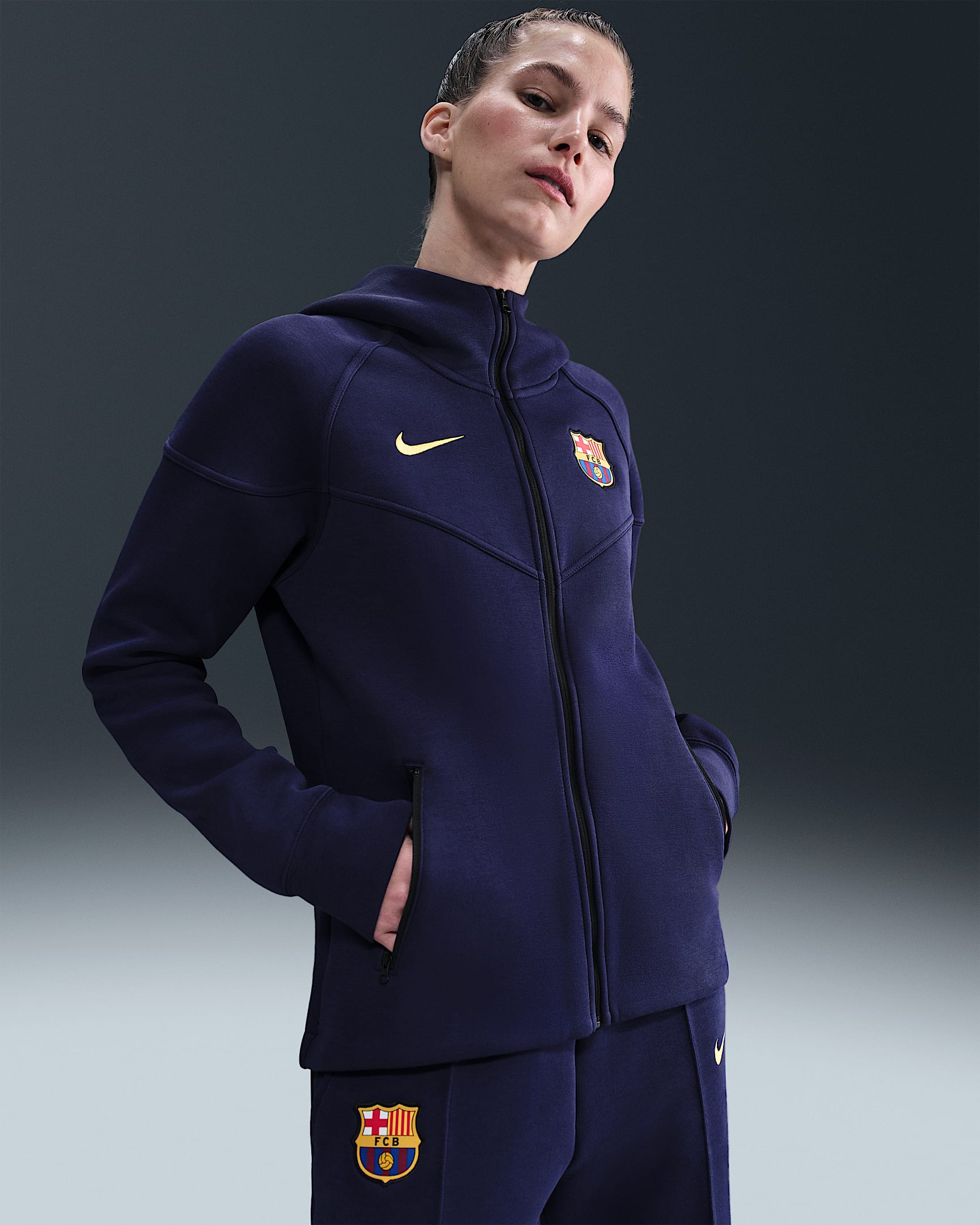 Felpa in fleece Nike Football con cappuccio e zip a tutta lunghezza FC Barcelona Tech Windrunner – Donna - Imperial Purple/Midwest Gold