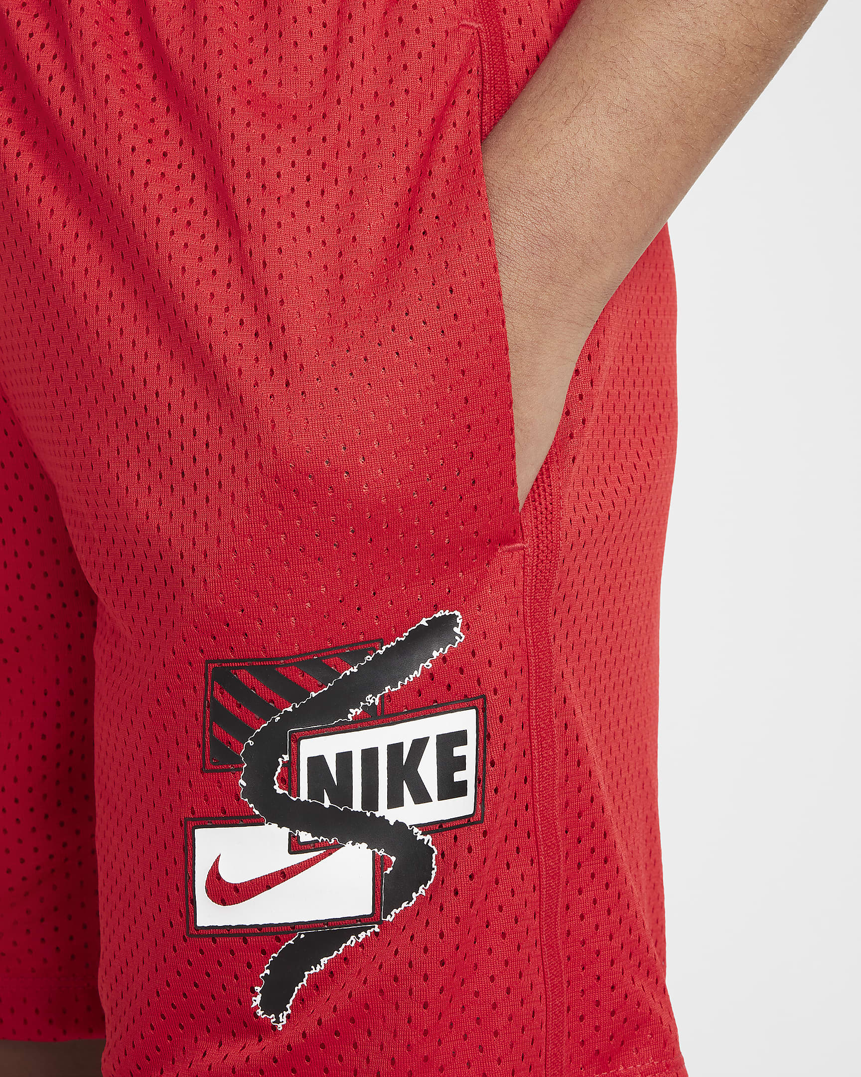 Nike Multi Dri-FIT Genç Çocuk (Erkek) Antrenman Şortu - University Red