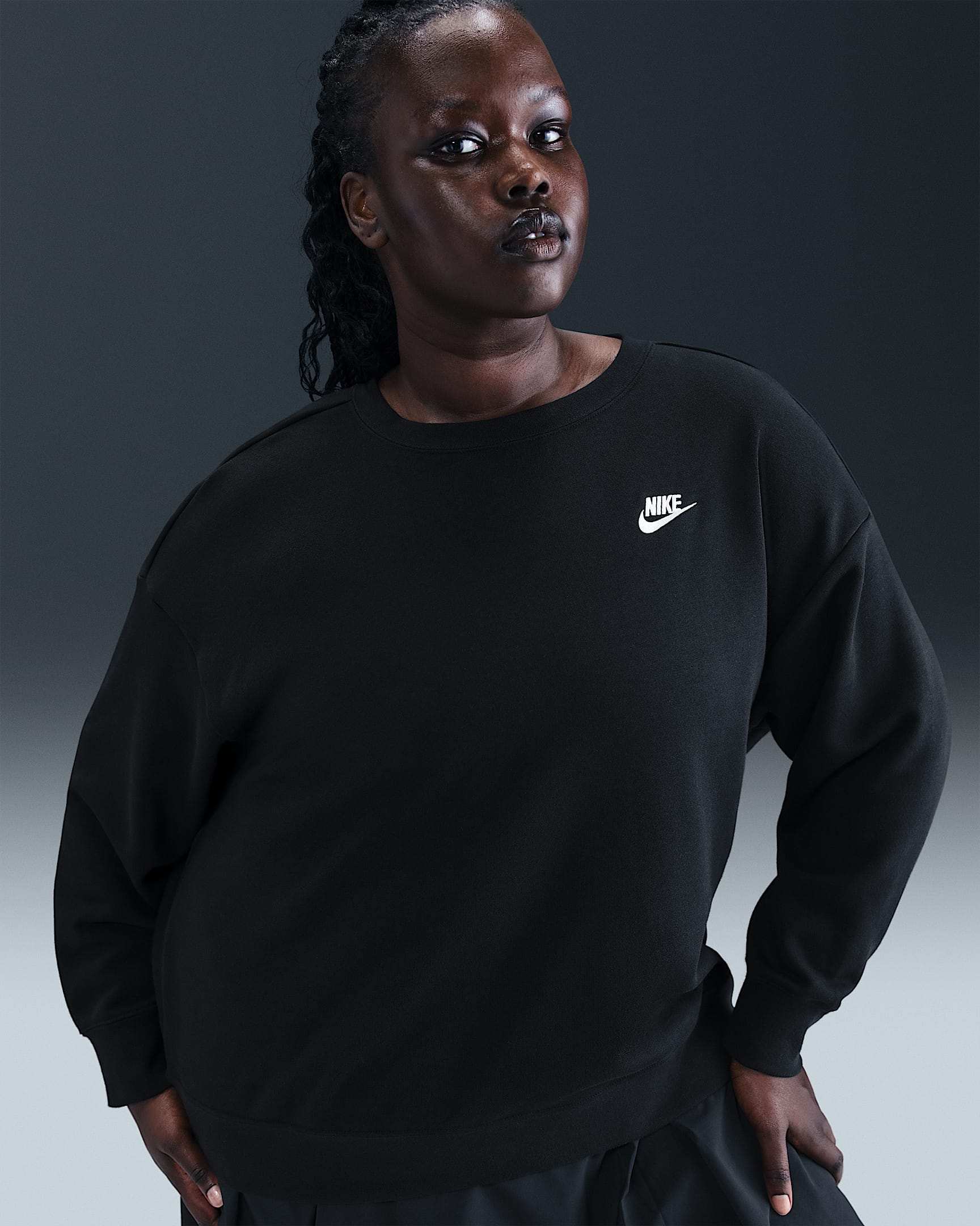 Sudadera de cuello redondo holgada para mujer (talla grande) Nike Sportswear Club Fleece - Negro/Blanco