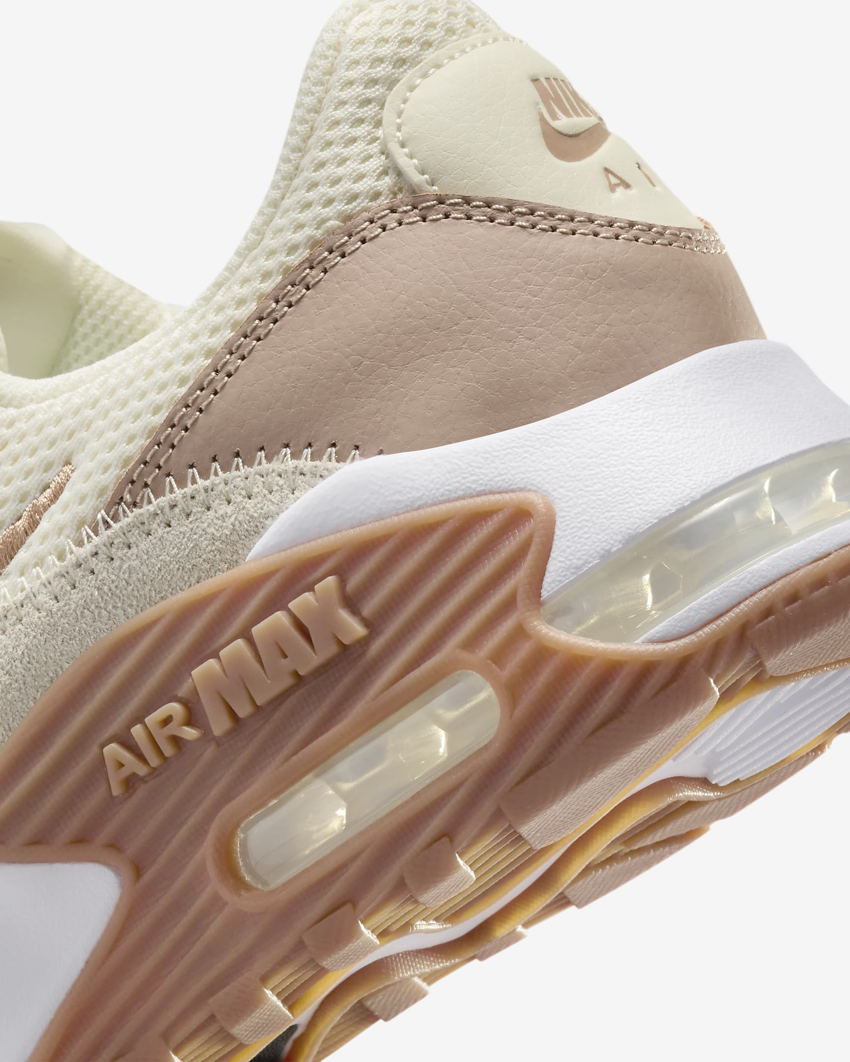 Tenis para mujer Nike Air Max Excee - Leche de coco/Cáñamo/Broncino/Oro team