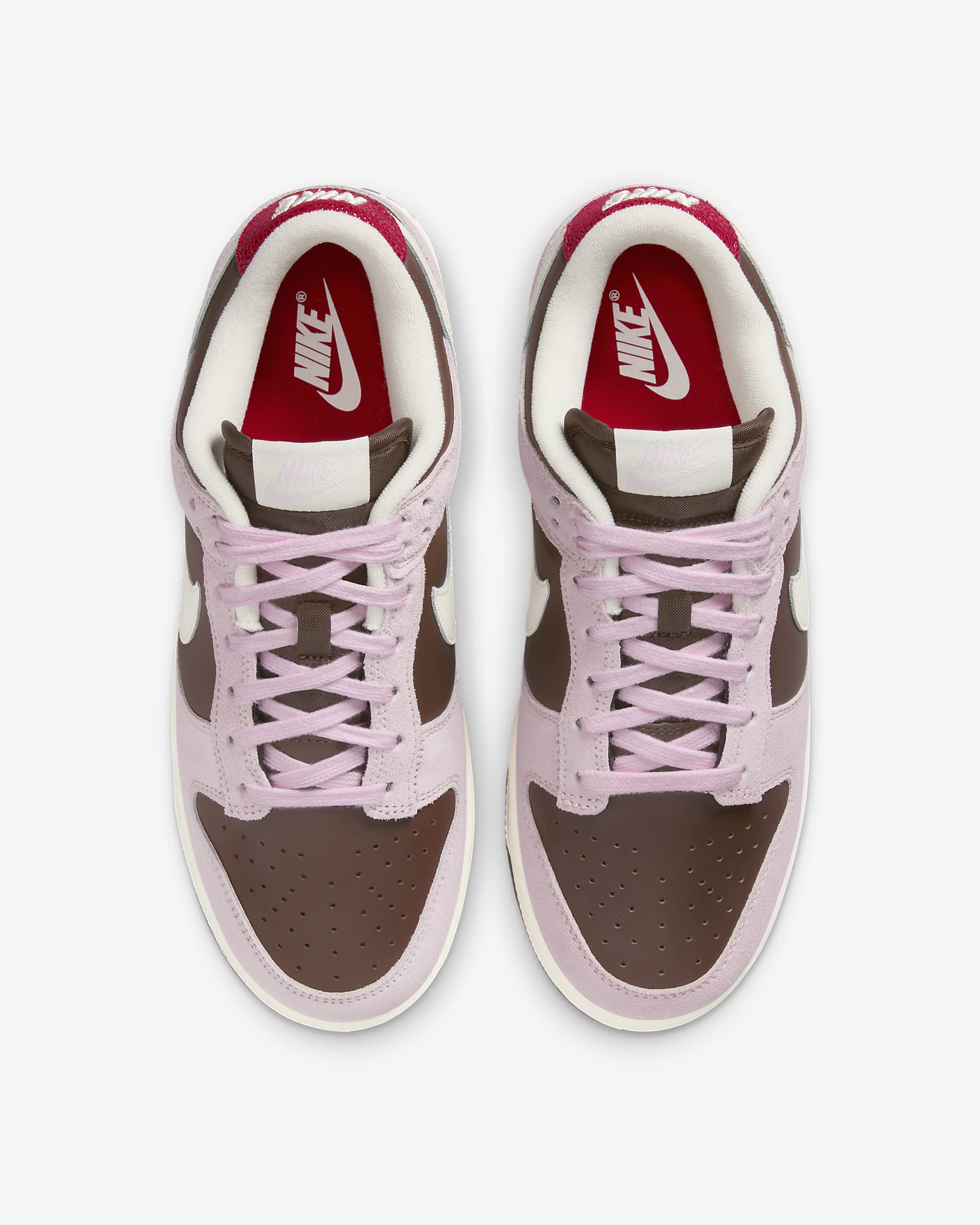 Tenis para mujer Nike Dunk Low - Cacao impresionante/Espuma rosa/Rojo universitario/Marfil pálido