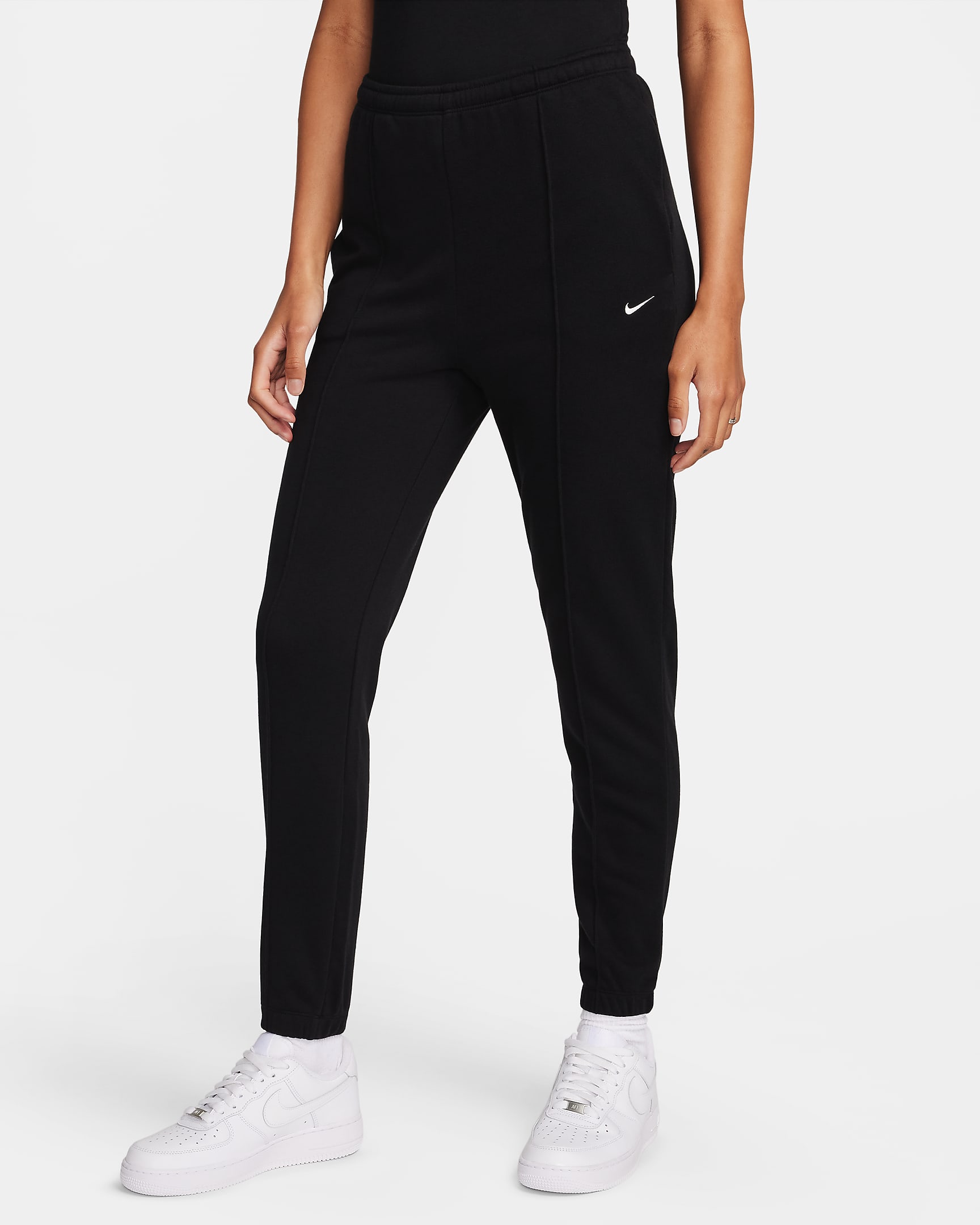 Nike Sportswear Chill Terry Pantalón de chándal de talle alto y ajuste entallado con tejido French terry - Mujer - Negro/Sail