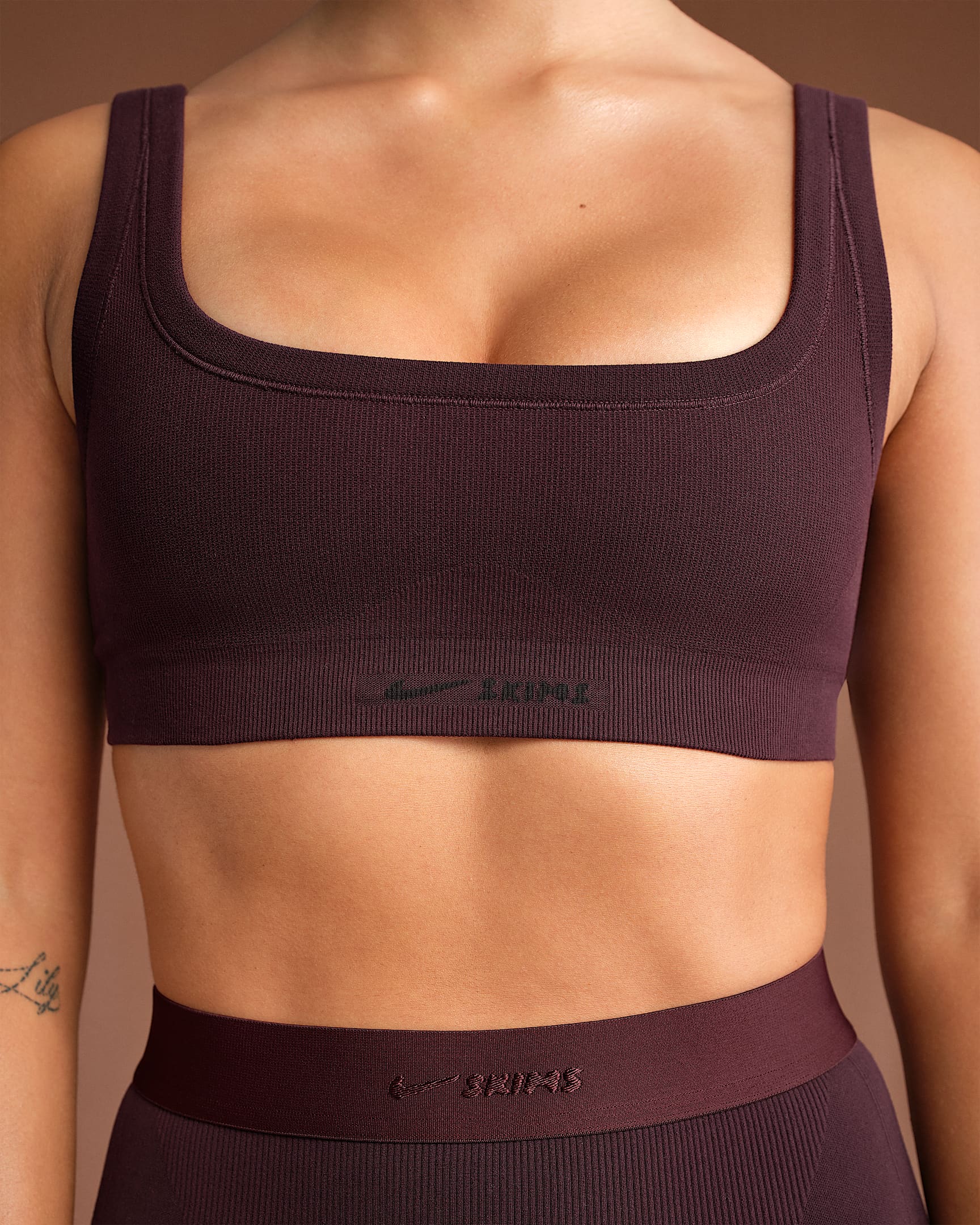 NikeSKIMS Vintage Seamless Women's Scoop Bra
