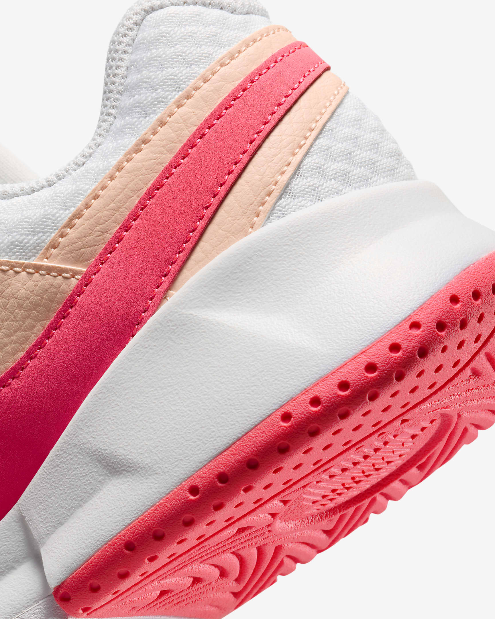 Chaussure de tennis NikeCourt Lite 4 pour femme - Blanc/Crimson Tint/Aster Pink/Hot Punch