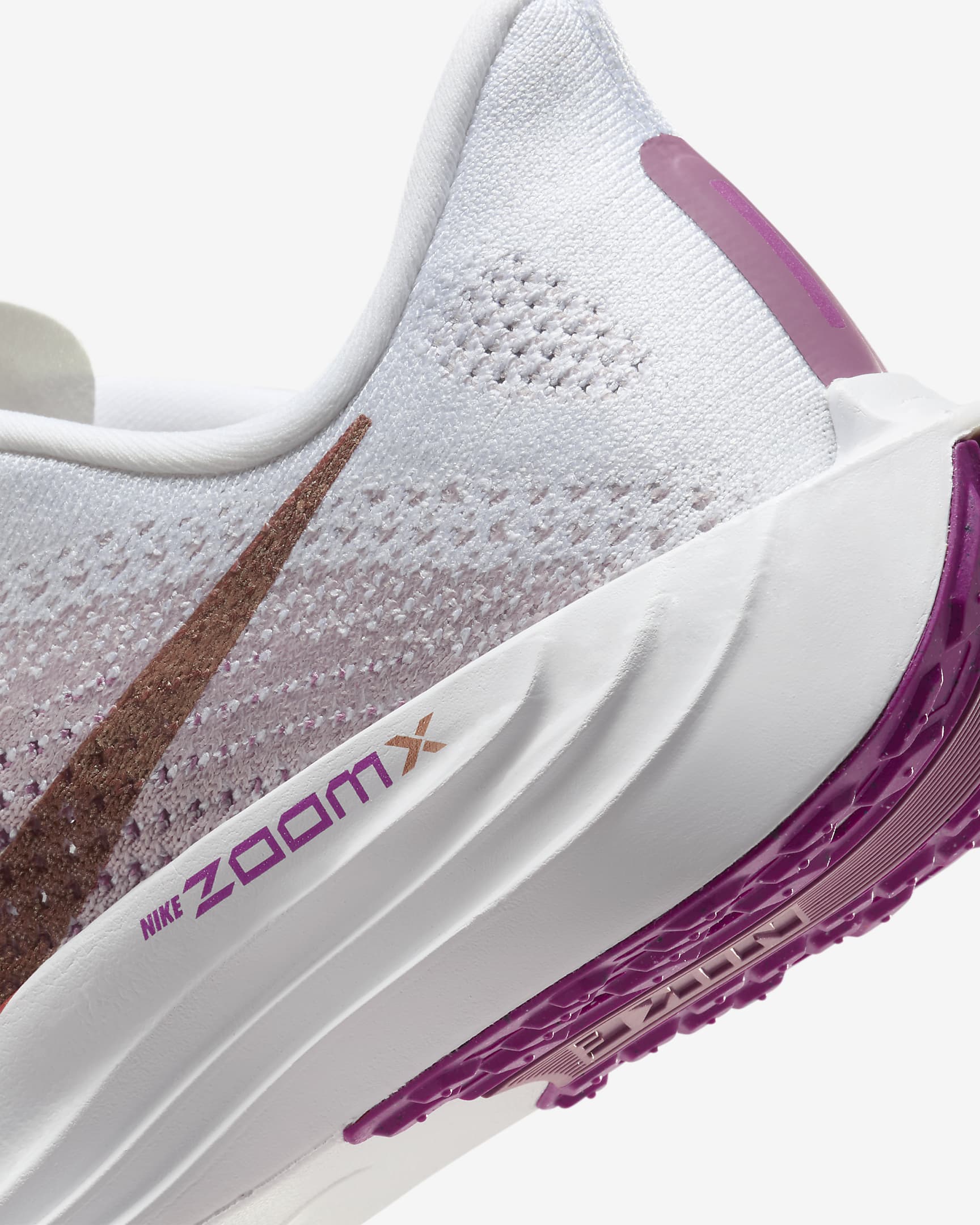 Chaussure de running sur route Nike Pegasus Plus pour femme - Blanc/Platinum Violet/Plum Dust/Metallic Red Bronze